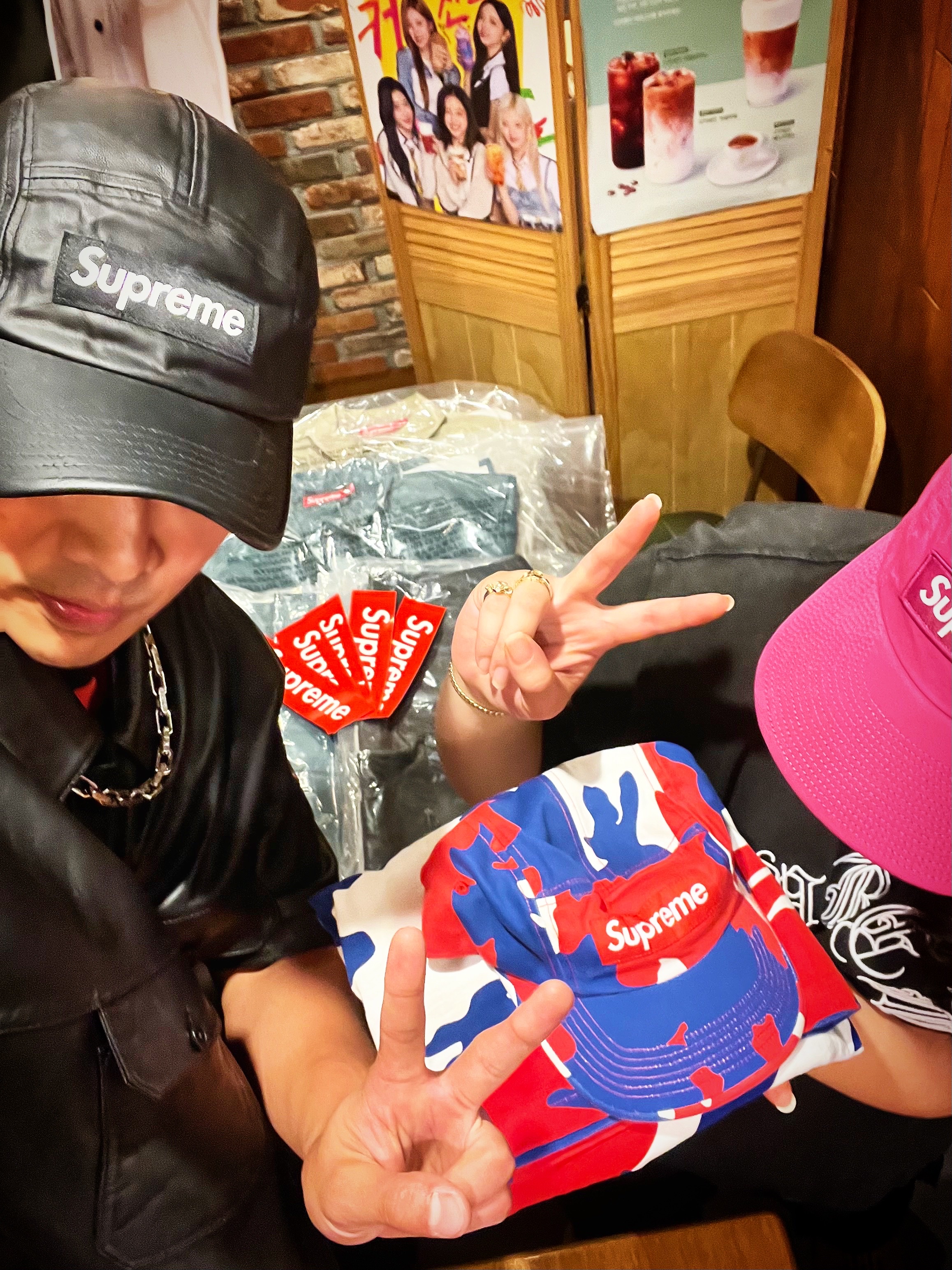 Supreme Leather Camp Cap Black - 21SS, Supreme Leather S/S Work Shirt Black - 23FW 착용 스타일 - 2