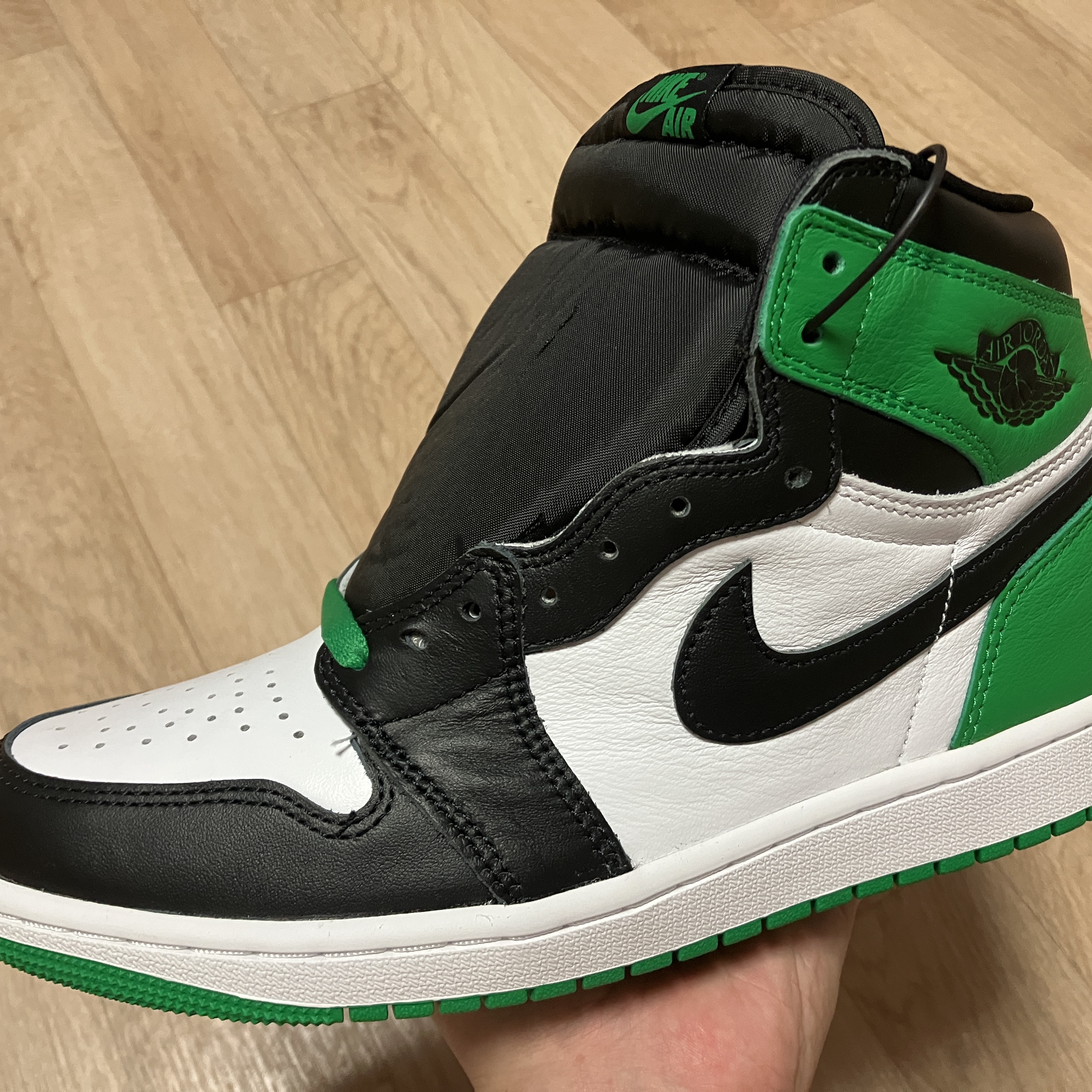 Jordan 1 Retro High OG Black and Lucky Green 착용 스타일 - 2