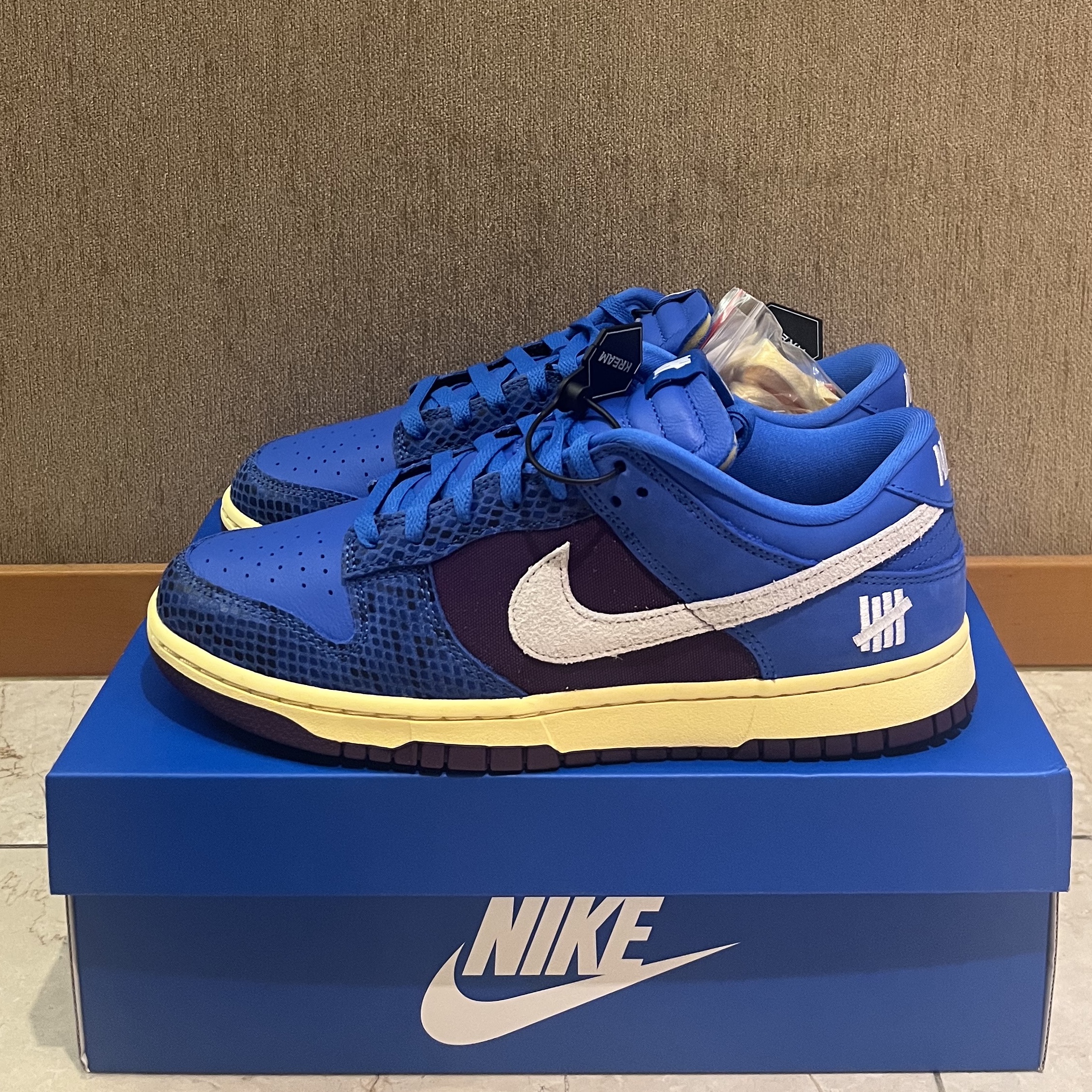 Nike x Undefeated Dunk Low SP 5 On It 착용 스타일