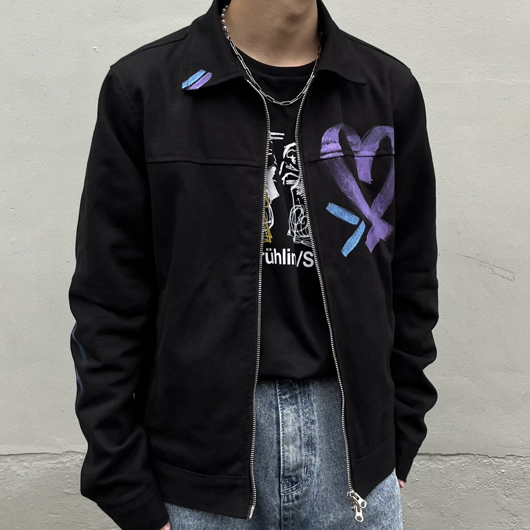 The Museum Visitor Statue T-Shirt Black 착용 스타일