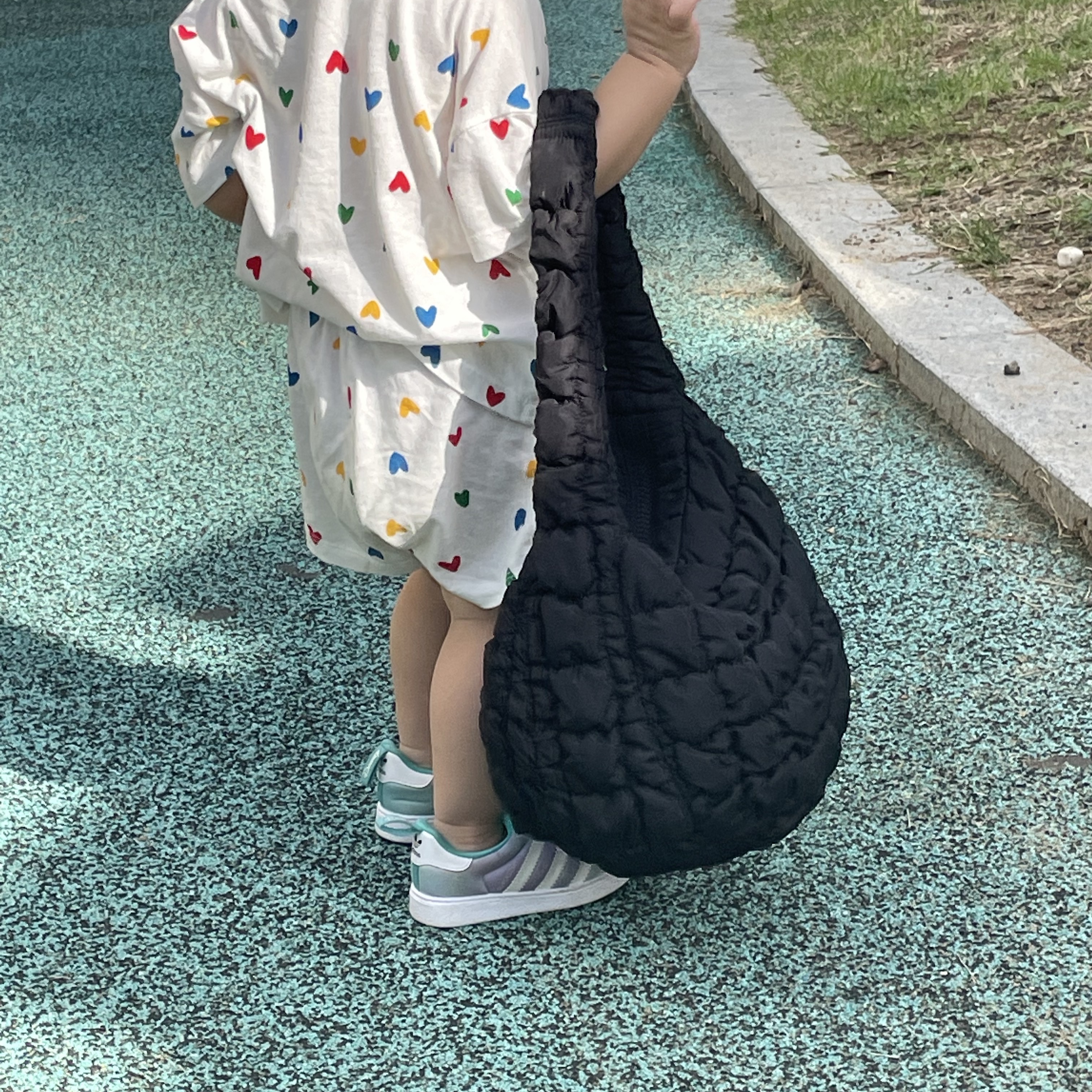 COS Quilted Mini Bag Black 착용 스타일