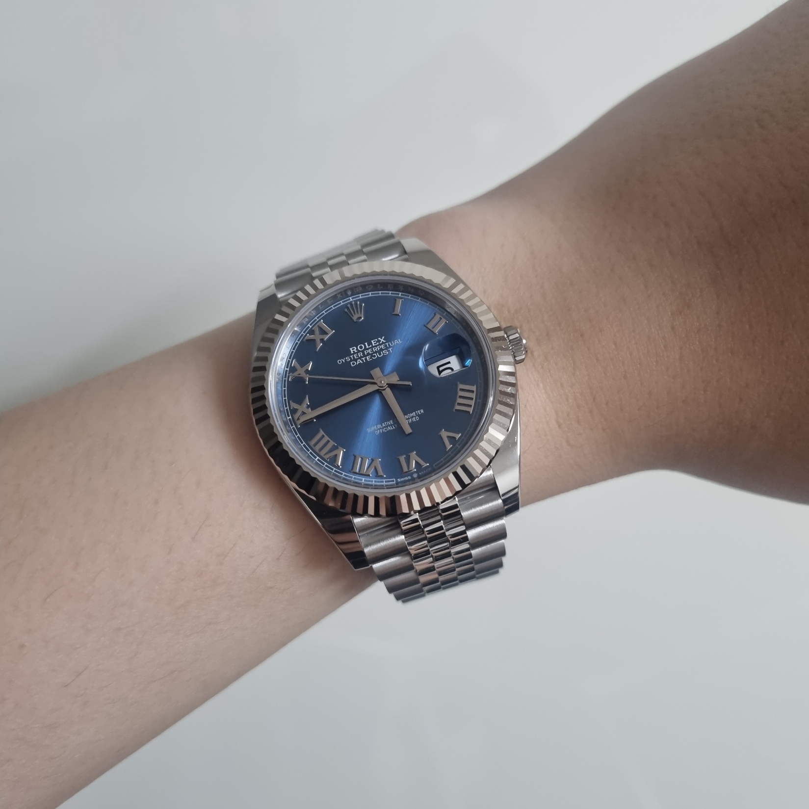 Rolex Datejust 41mm 126334 Azzuro Blue Roman Jubilee 착용 스타일 - 2