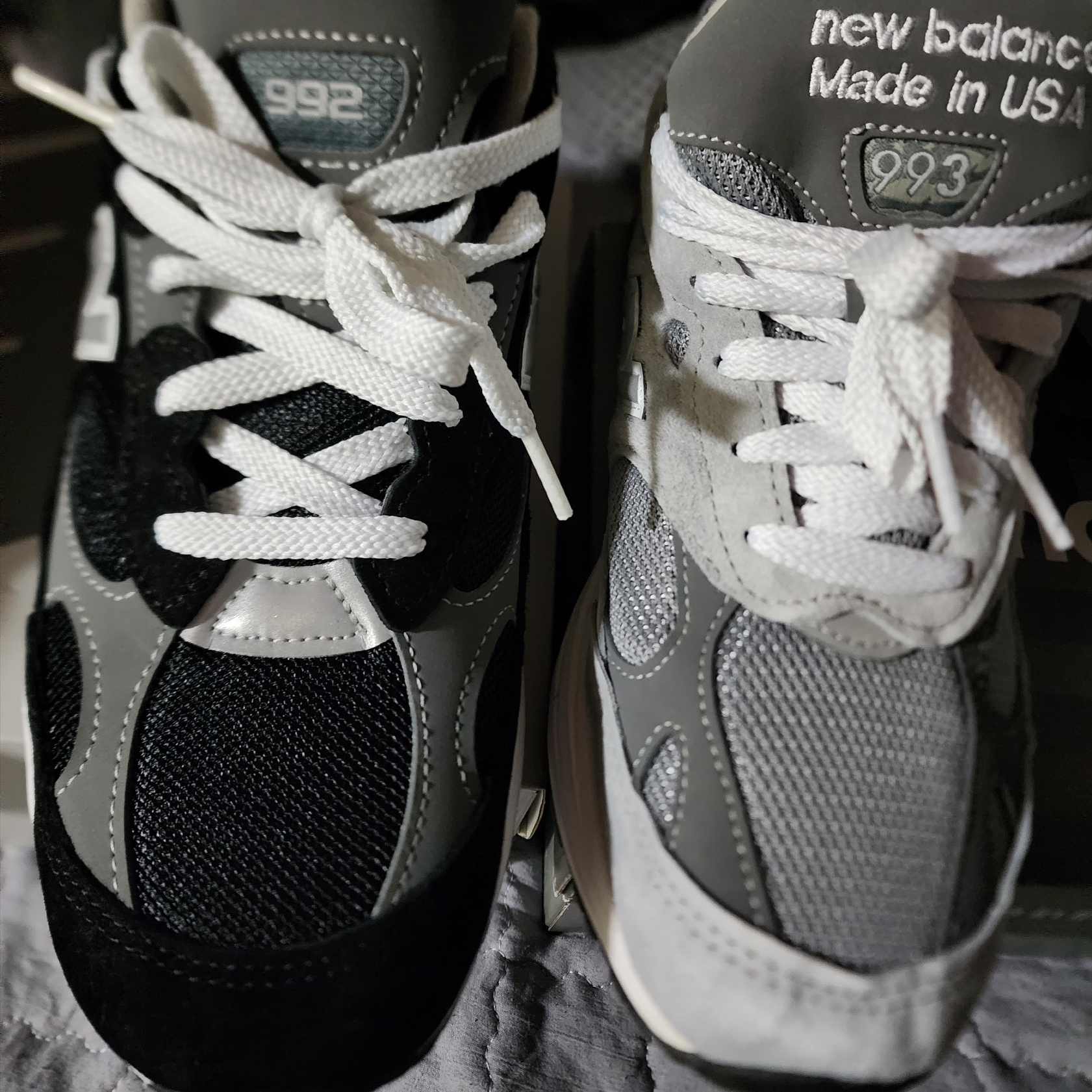 New Balance 992 Made in USA Black Grey, New Balance 993 Made in USA Grey - D Standard 착용 스타일 - 1