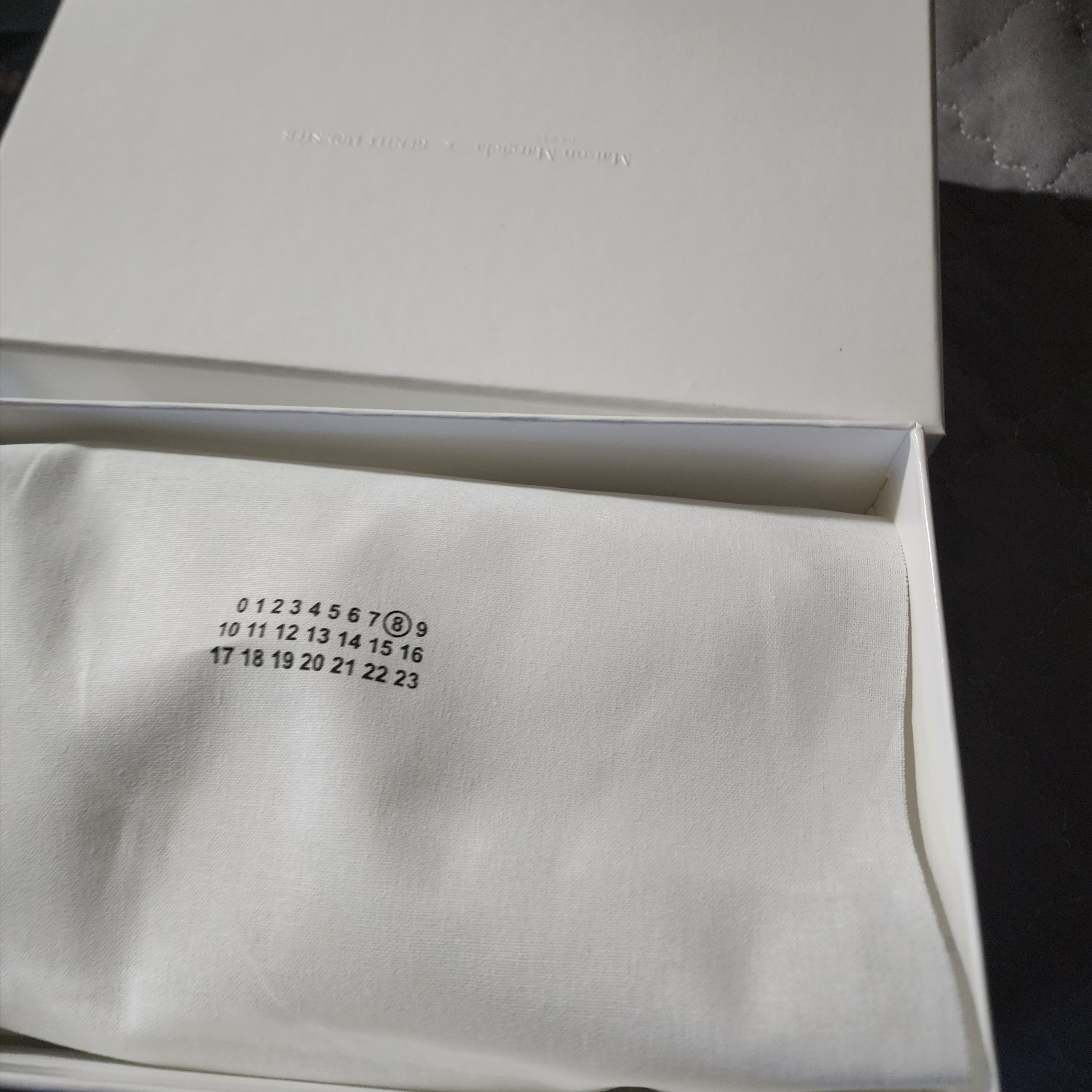 Gentle Monster x Maison Margiela MM004 Black Black 착용 스타일 - 1