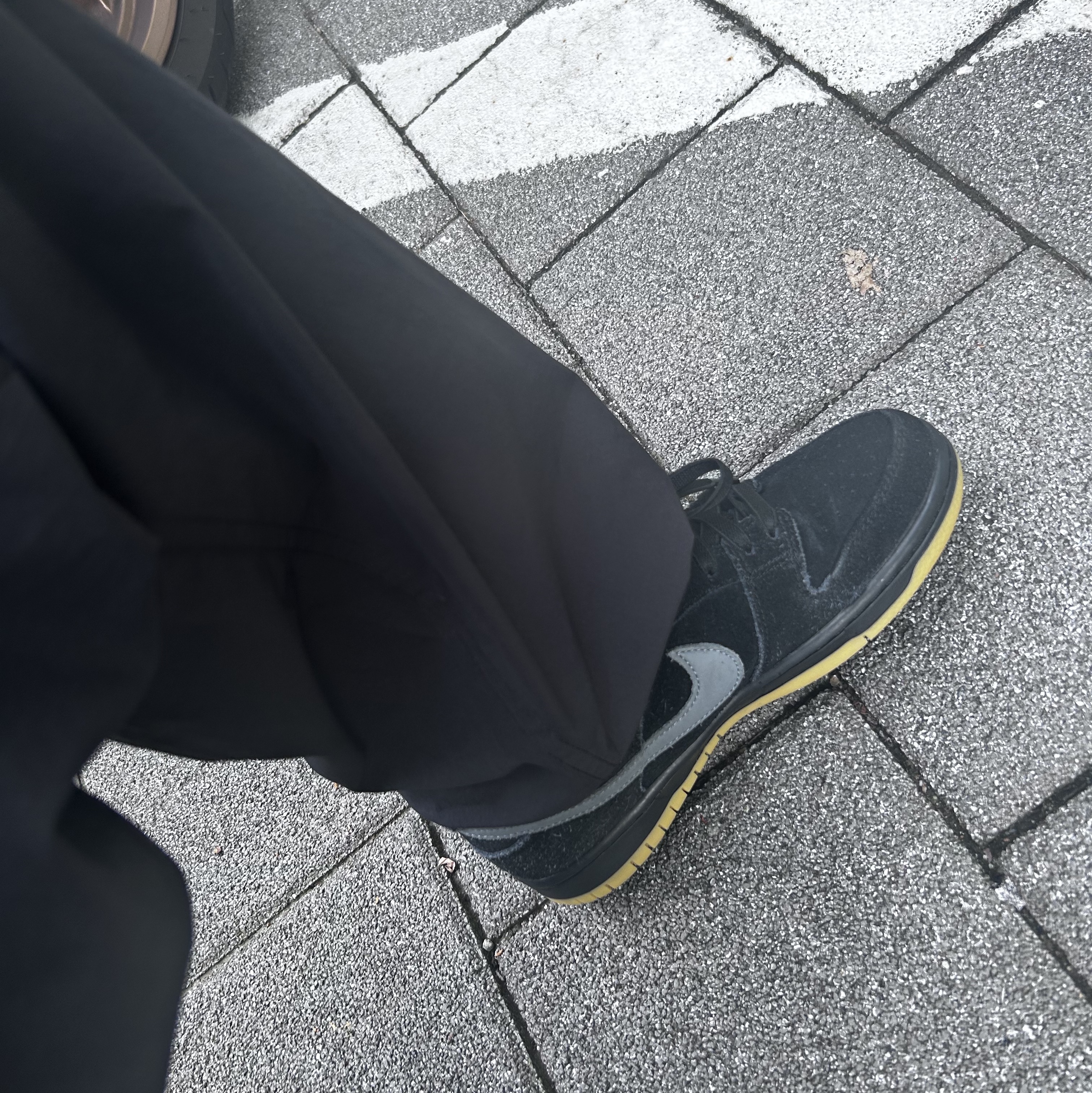 Nike SB Dunk Low Pro Black Cool Grey 착용 스타일