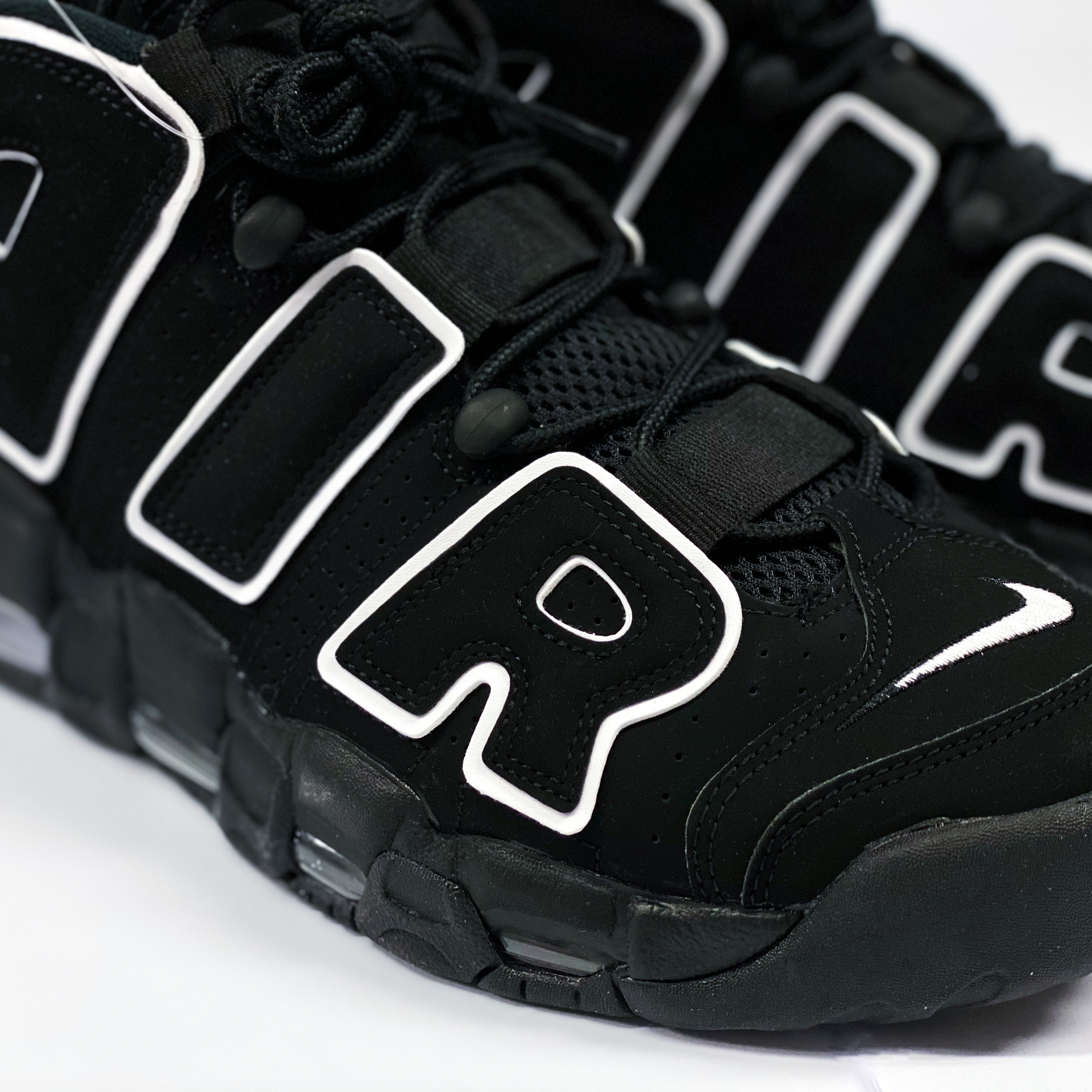 Nike Air More Uptempo Black White 2020 착용 스타일 - 3