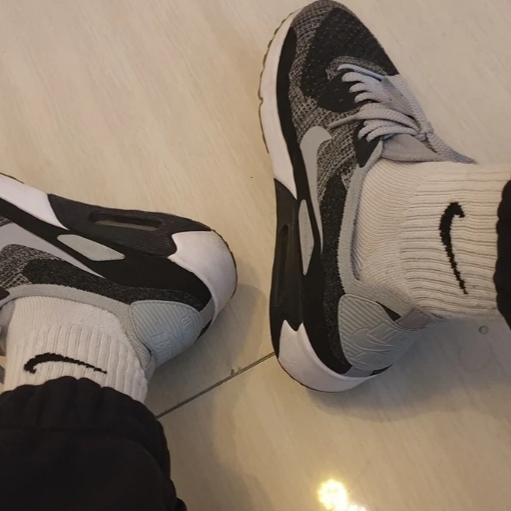 Nike Air Max 90 Ultra 2.0 Flyknit Oreo 착용 스타일