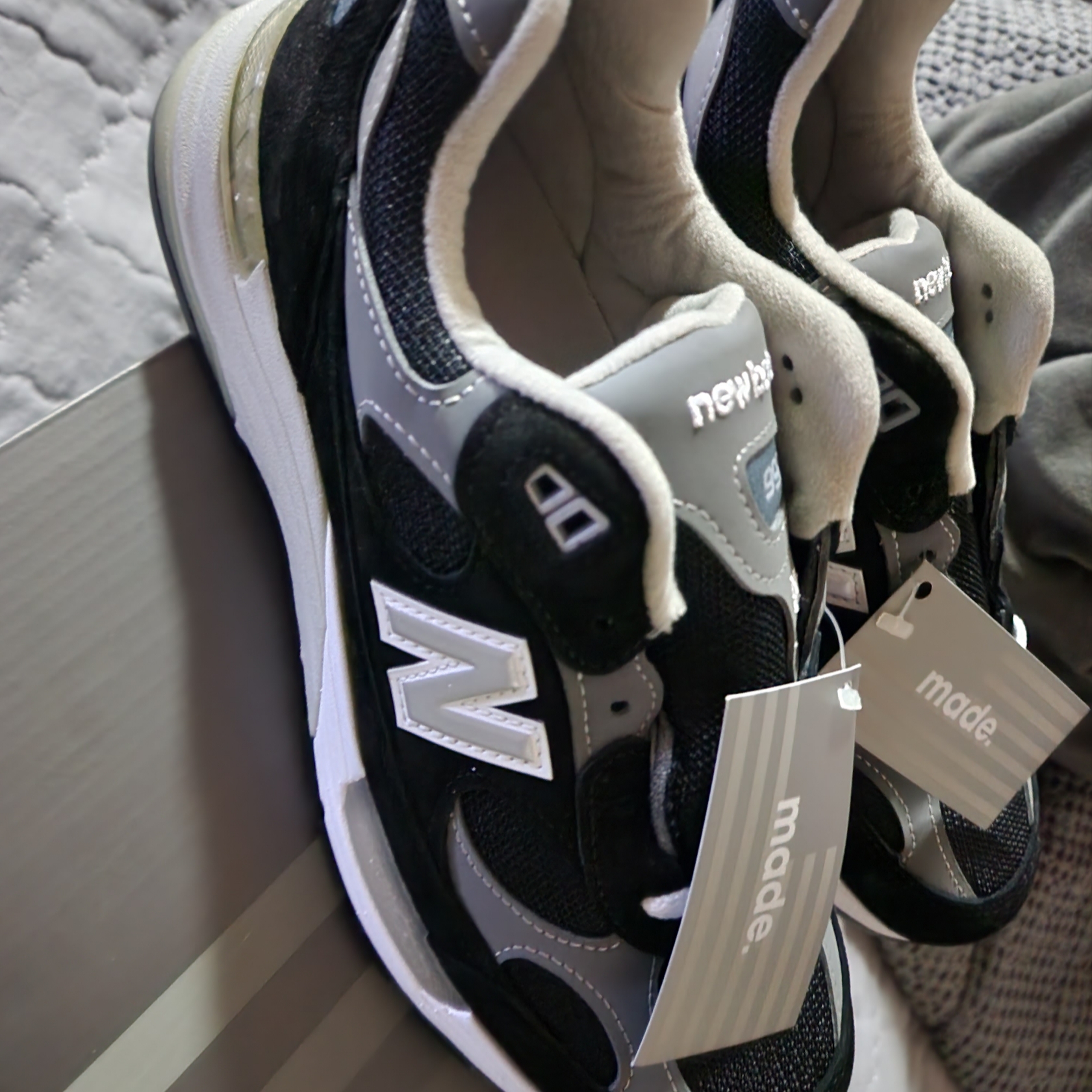 New Balance 992 Made in USA Black Grey, New Balance 993 Made in USA Grey - D Standard 착용 스타일 - 3