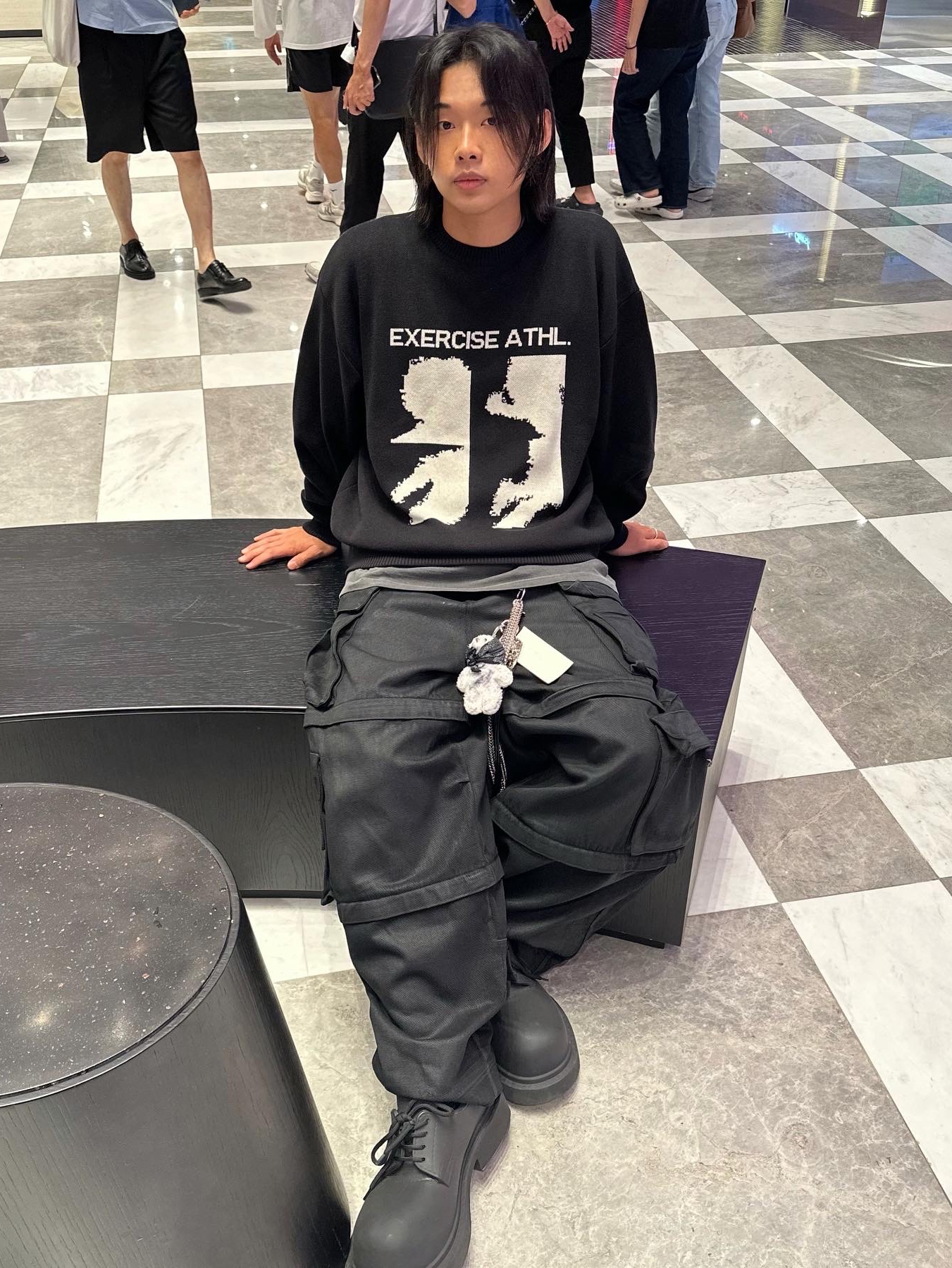 Project G/R Oversized Convertible Cargo Pants Coated Black, Balenciaga Steroid Derby Black 착용 스타일 - 4