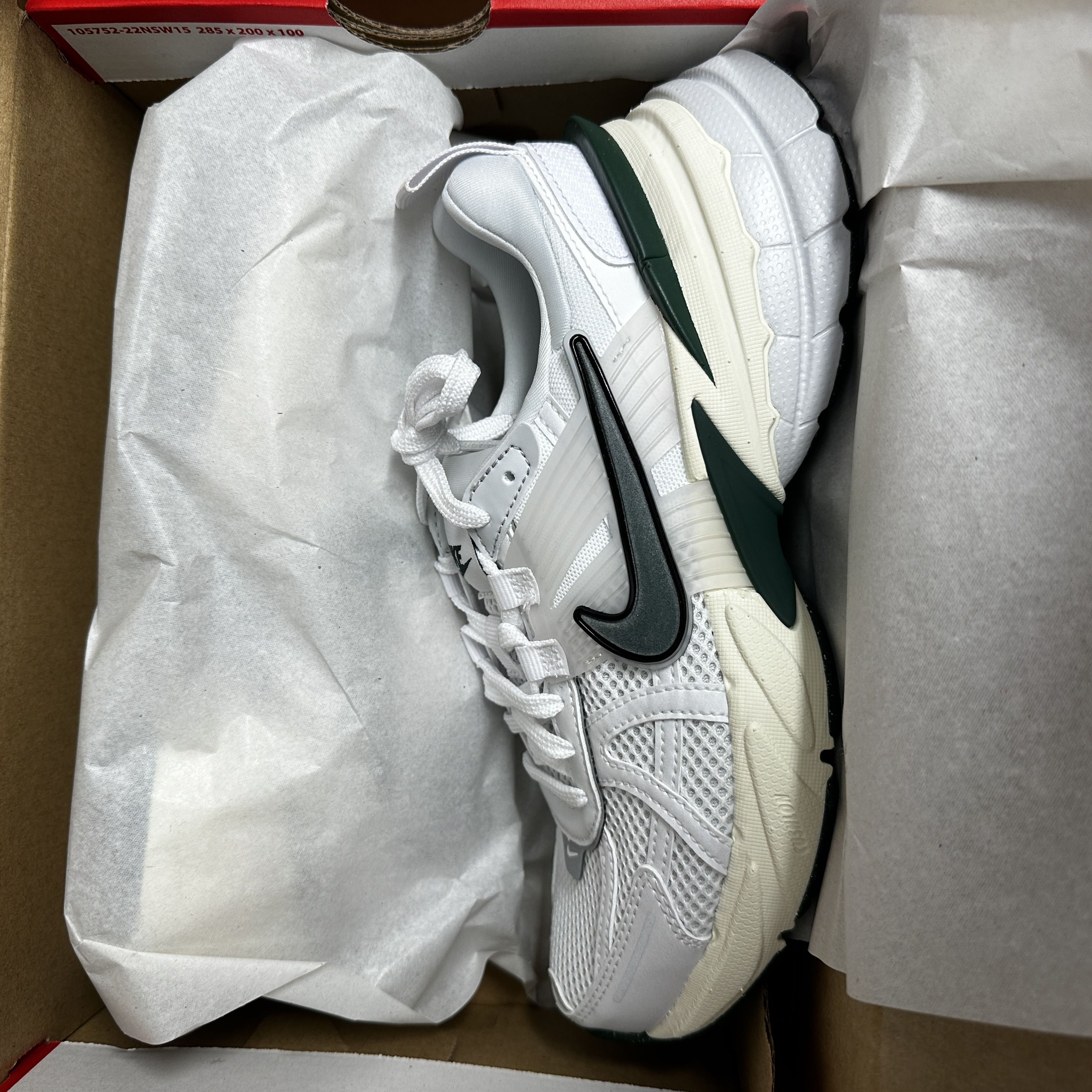Nike V2K Run White Fir 착용 스타일