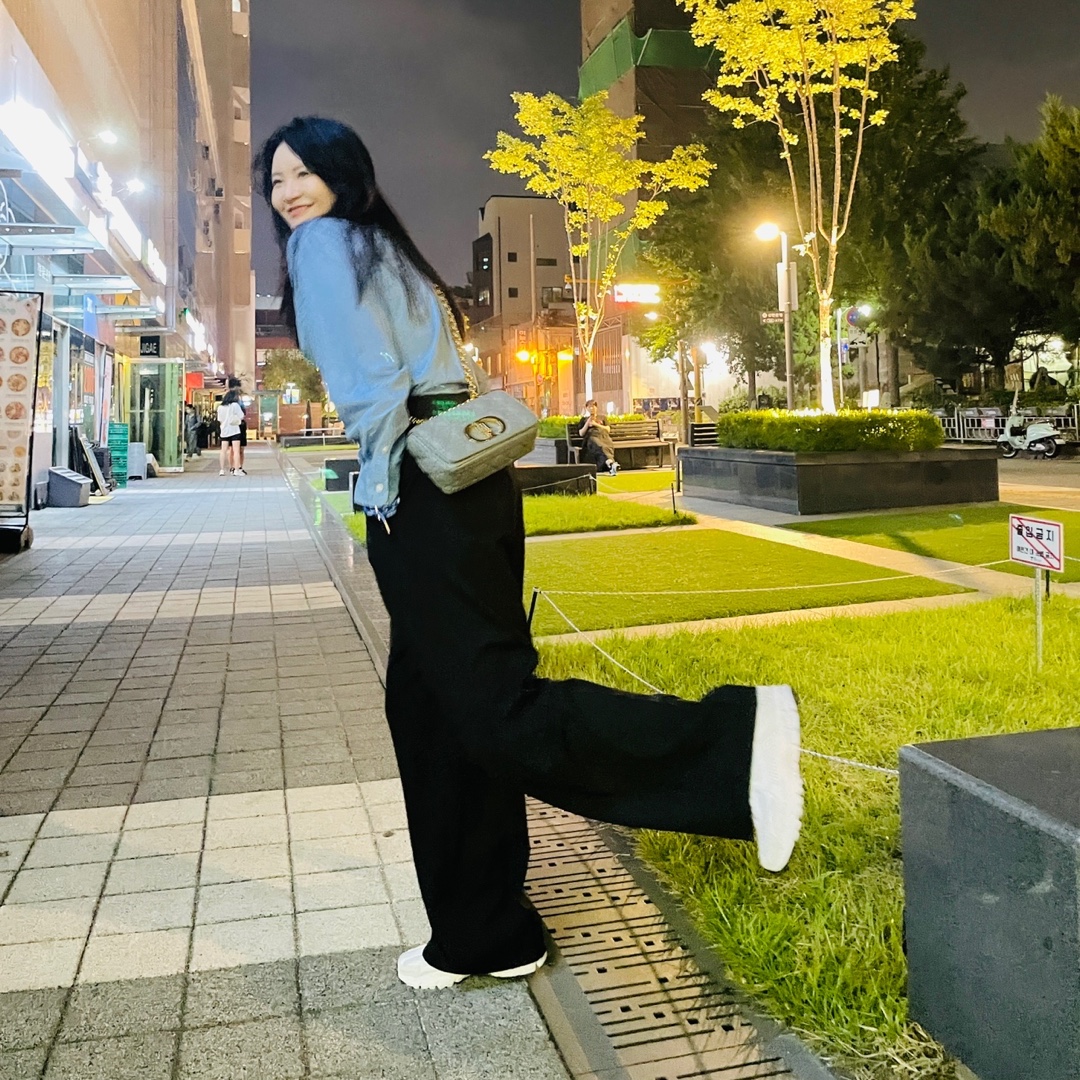 Nike Zoom Vomero 5 SP Vast Grey 2023, Dior Small Caro Bag Supple Cannage Calfskin Grey 착용 스타일 - 3