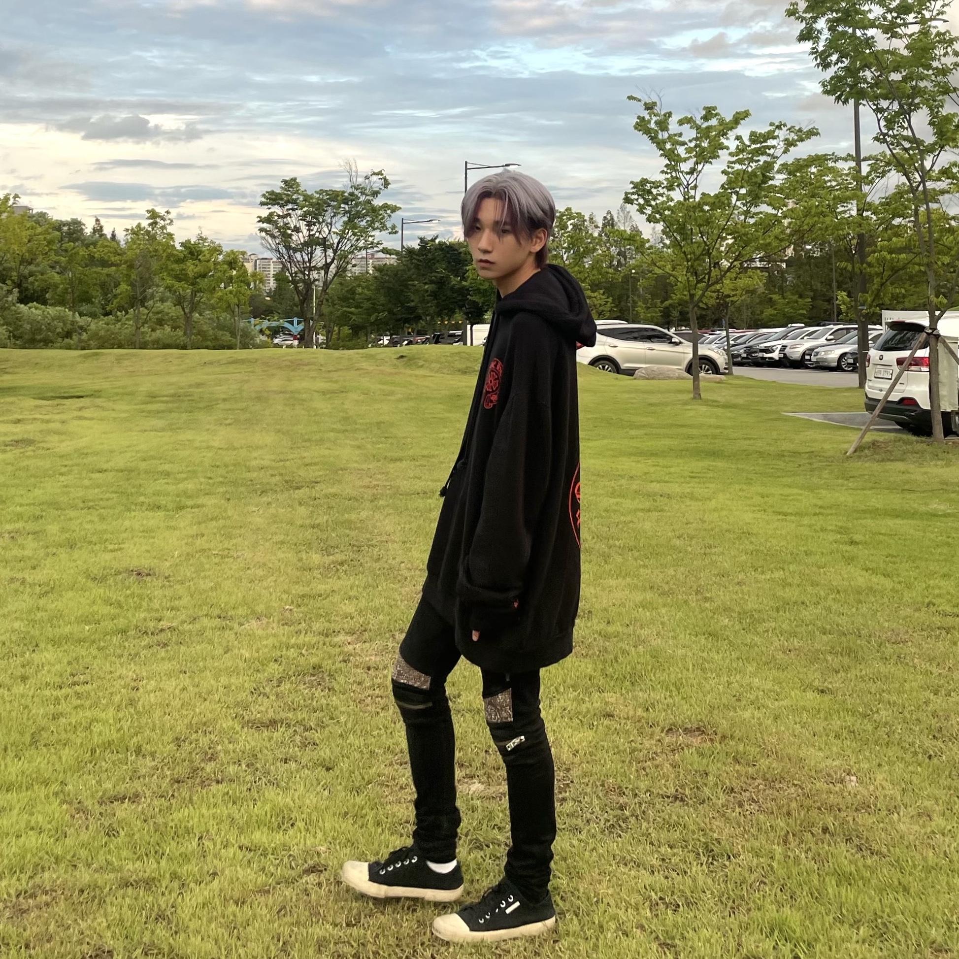 Balenciaga Paris Low Top Trainers Black, Chrome Hearts Horseshoe Floral Hoodie Black 착용 스타일 - 2
