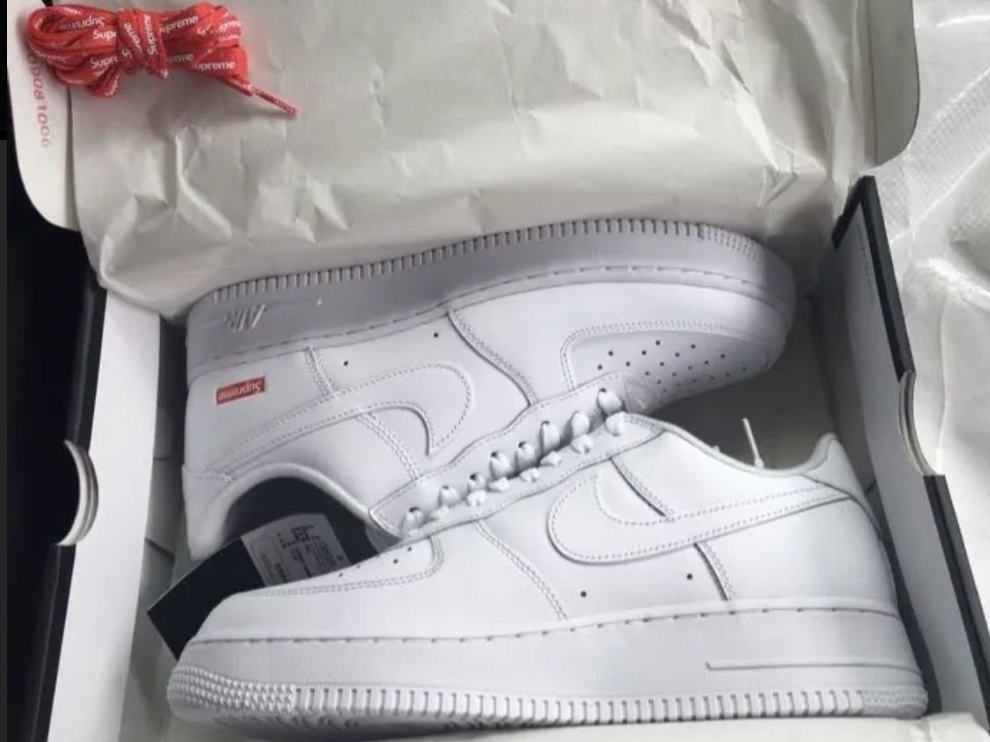 Nike x Supreme Air Force 1 Low White 착용 스타일