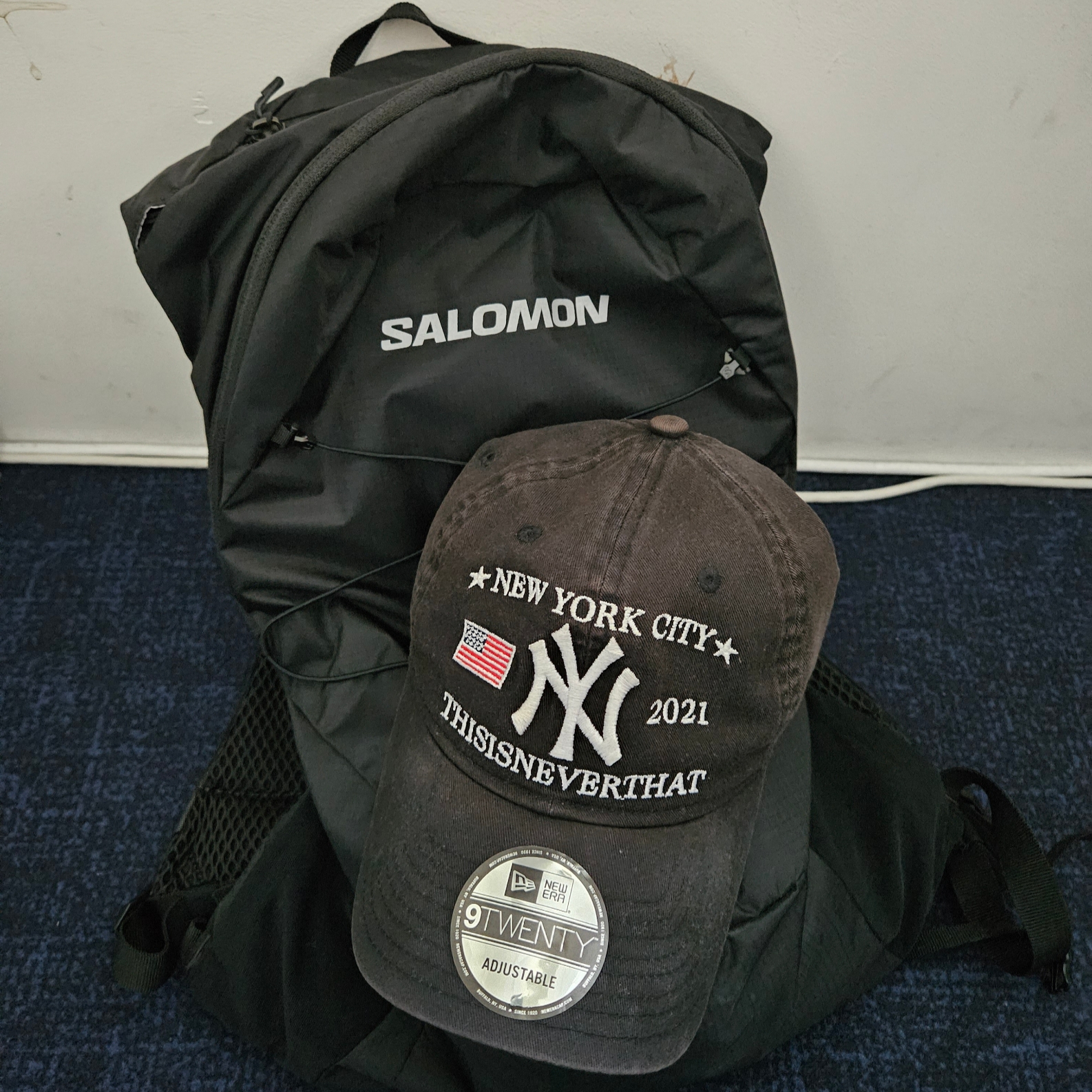 Salomon XT 10 Rucksack Black (New Ver.), Thisisneverthat x New Era x MLB New York Yankees Unstructured Ball Cap Black Green 착용 스타일