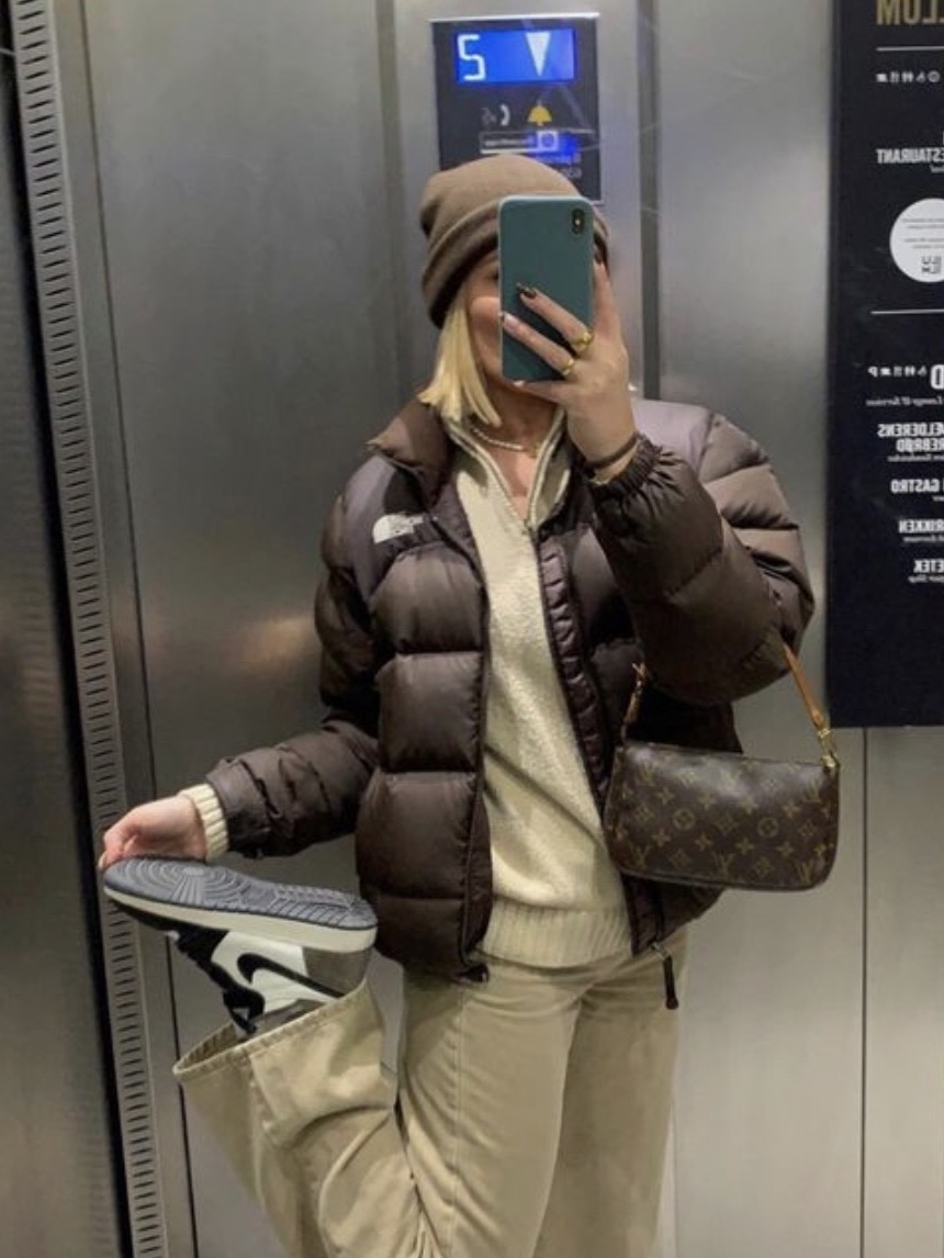 (W) The North Face White Label Novelty Nuptse Down Jacket Cocoa Brown, The North Face 1996 Eco Nuptse Jacket Real Black 착용 스타일 - 3