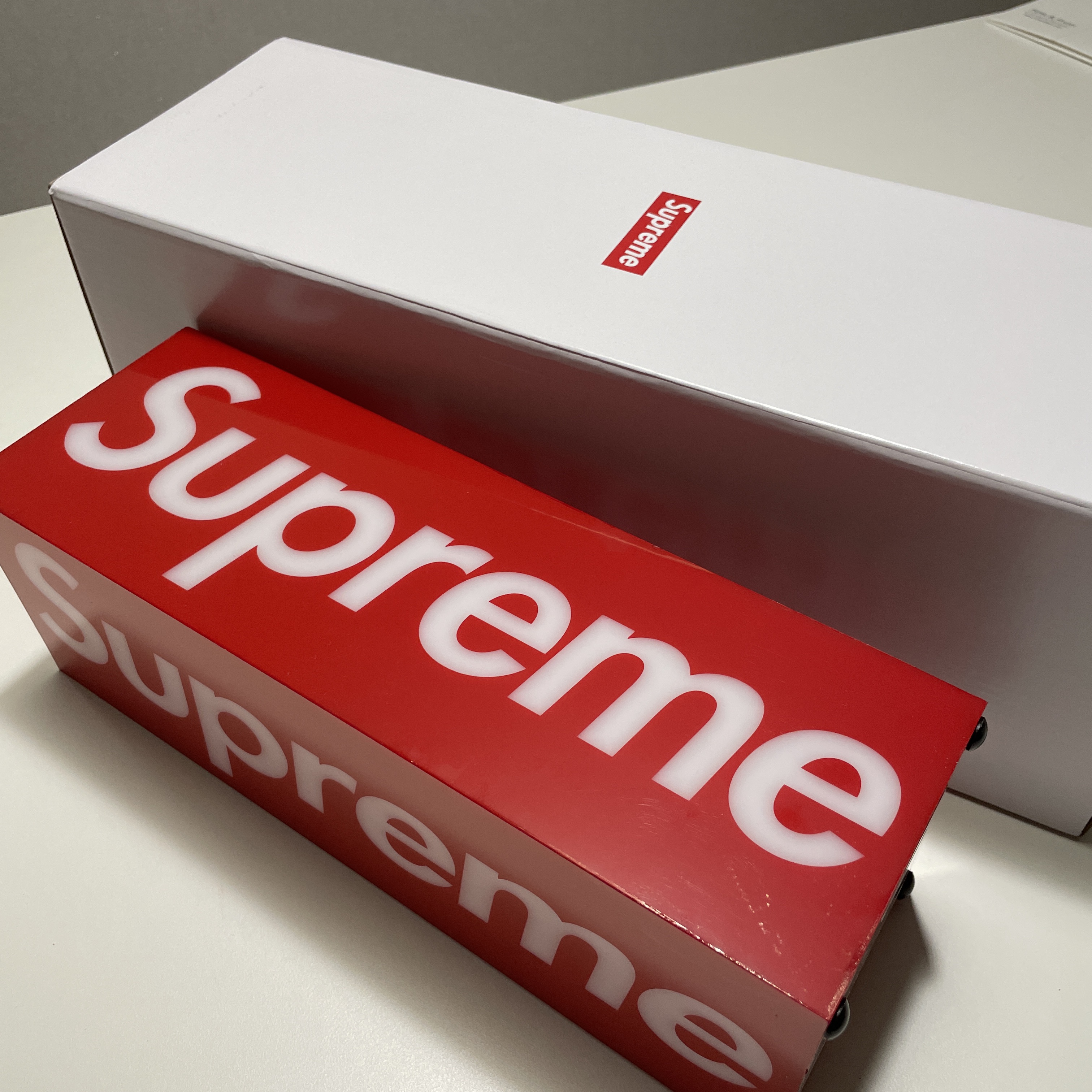 Supreme Box Logo Lamp Red (Korean Ver.) - 23FW 착용 스타일 - 2