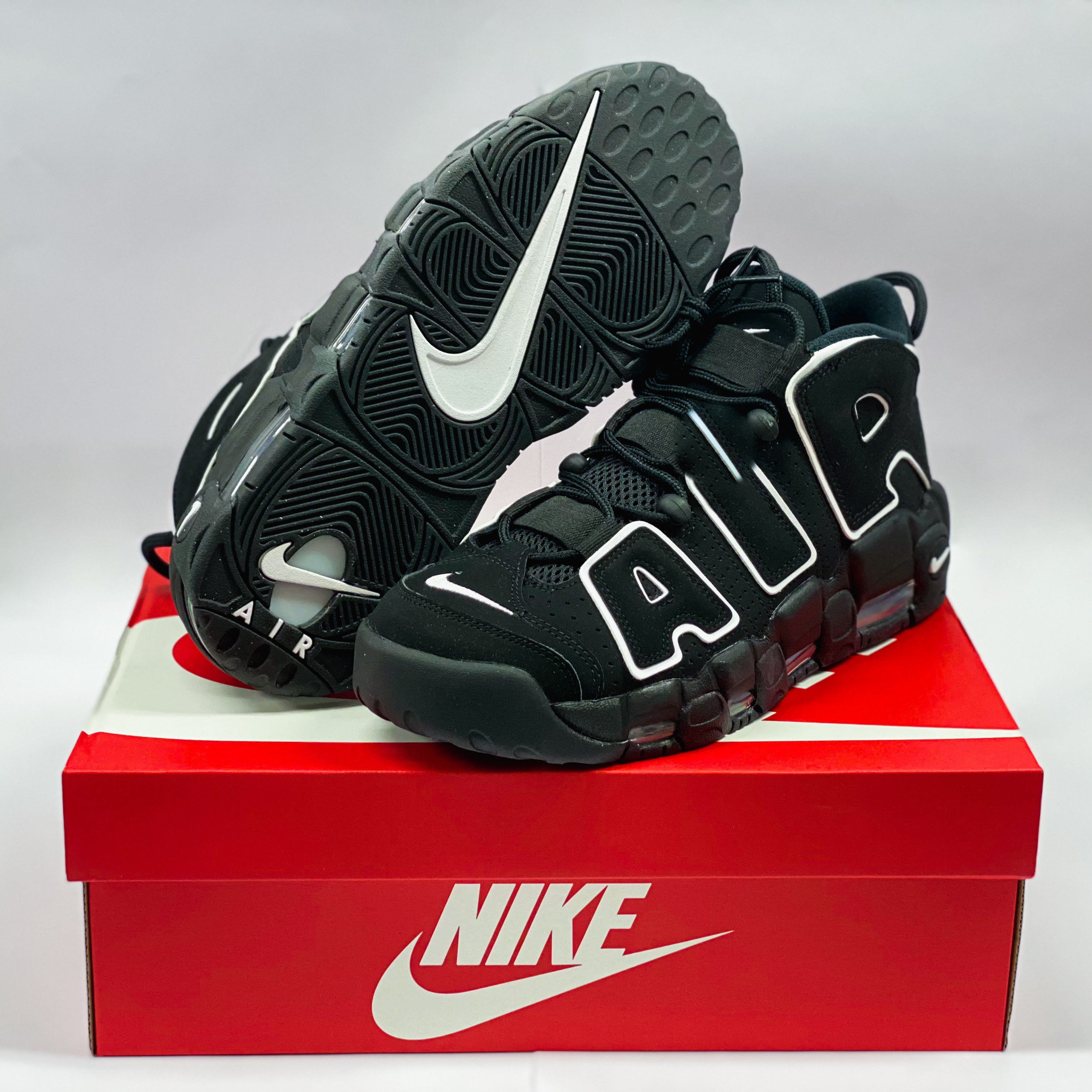 Nike Air More Uptempo Black White 2020 착용 스타일 - 1