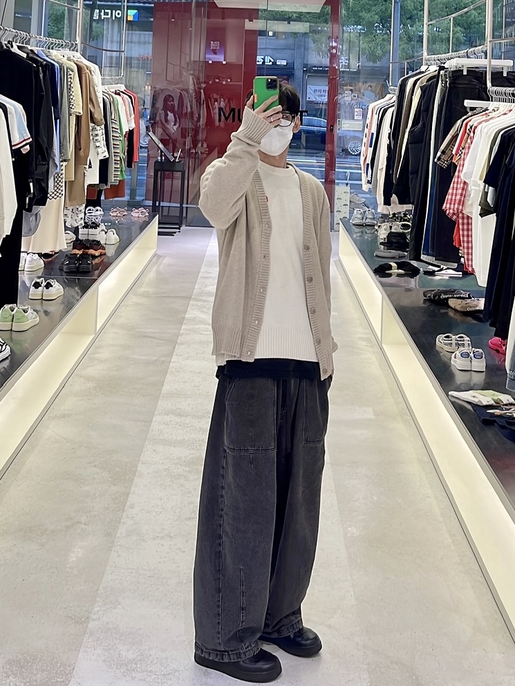 Nike x Supreme Air Force 1 Low Black, AMI de Coeur Oversize Intarsia Sweater White - 21FW 착용 스타일 - 1