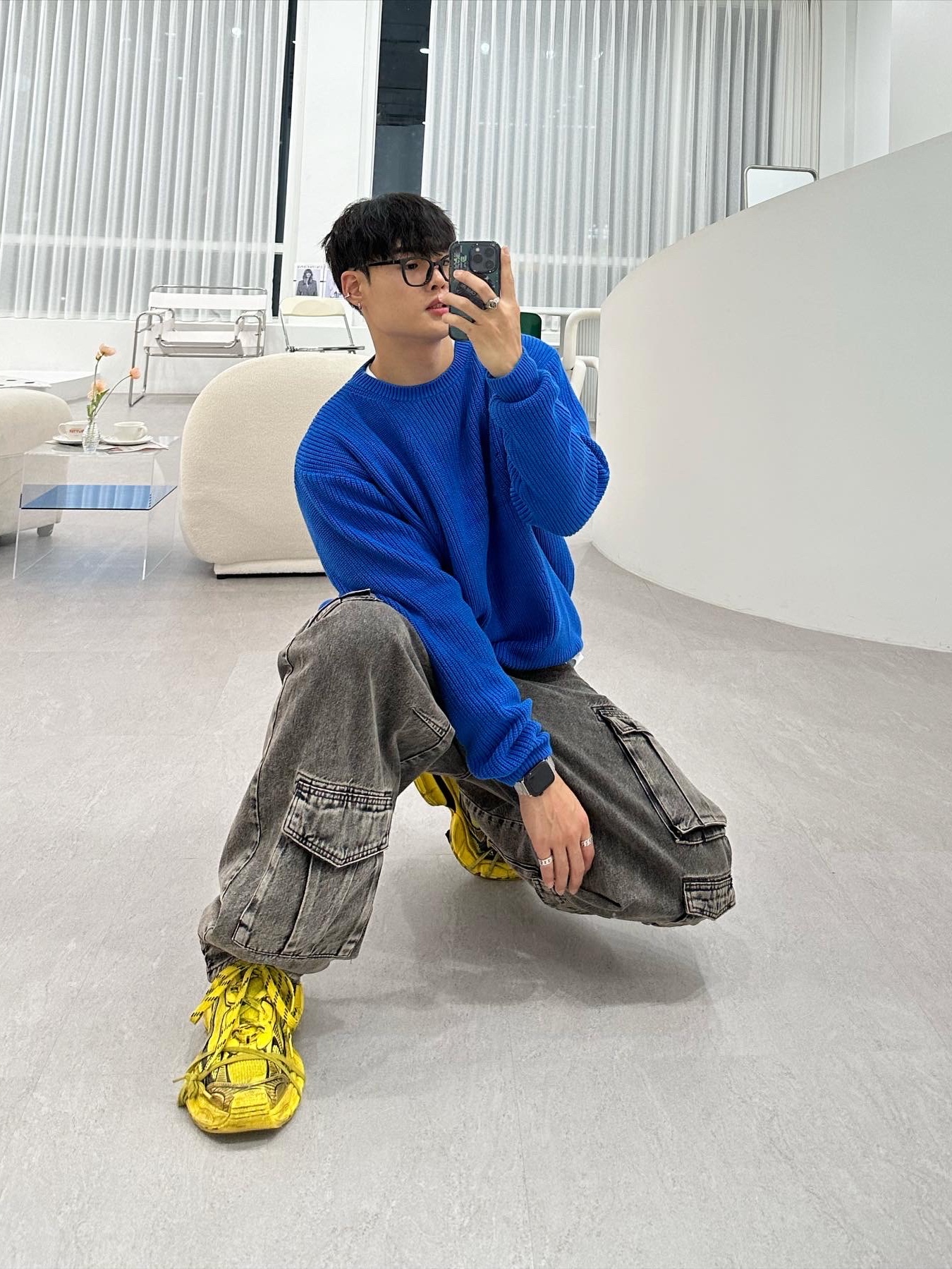 Balenciaga 3XL Sneakers Yellow Black, Zara Utility Cargo Jeans Black 착용 스타일 - 1