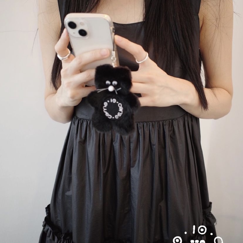 Monamhee x 10 Corso Como Bianco Phone Strap Black 착용 스타일