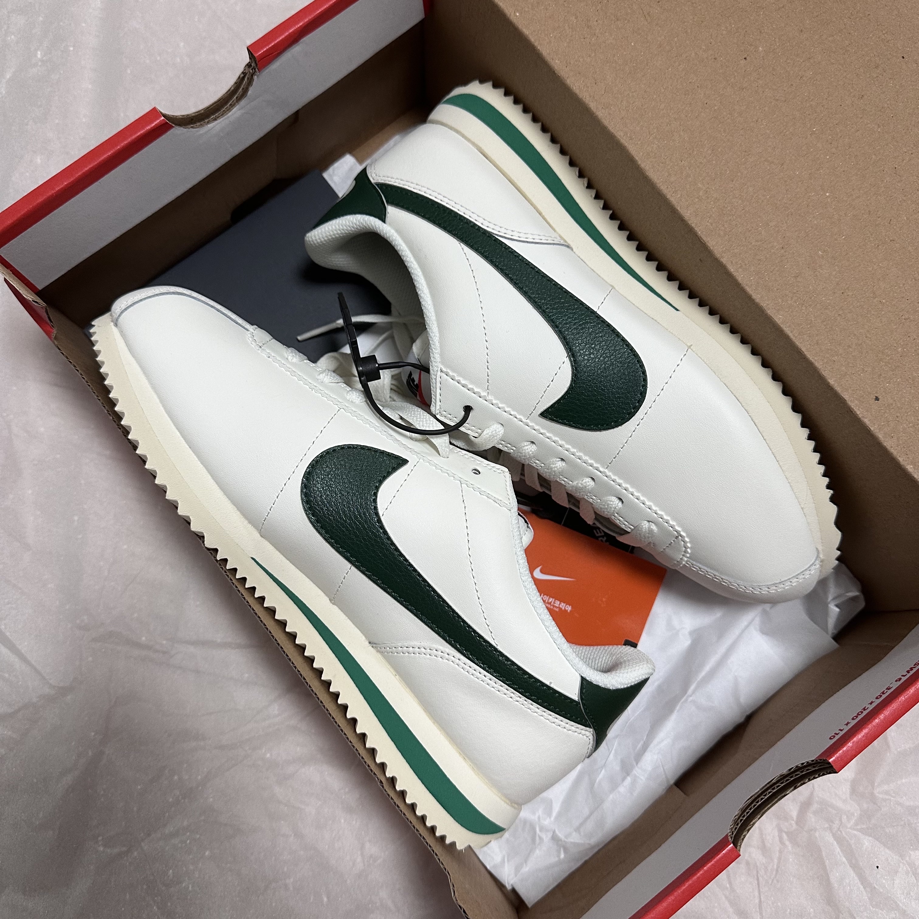 (W) Nike Cortez Gorge Green and Malachite 착용 스타일 - 1