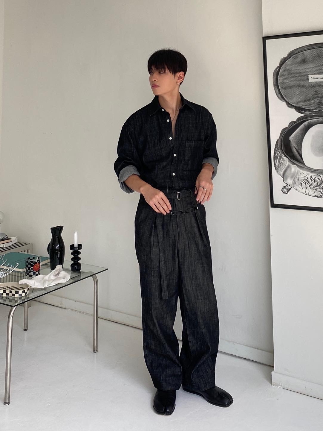 Maison Margiela Slip-On Tabi Shoes Black 착용 스타일 - 1