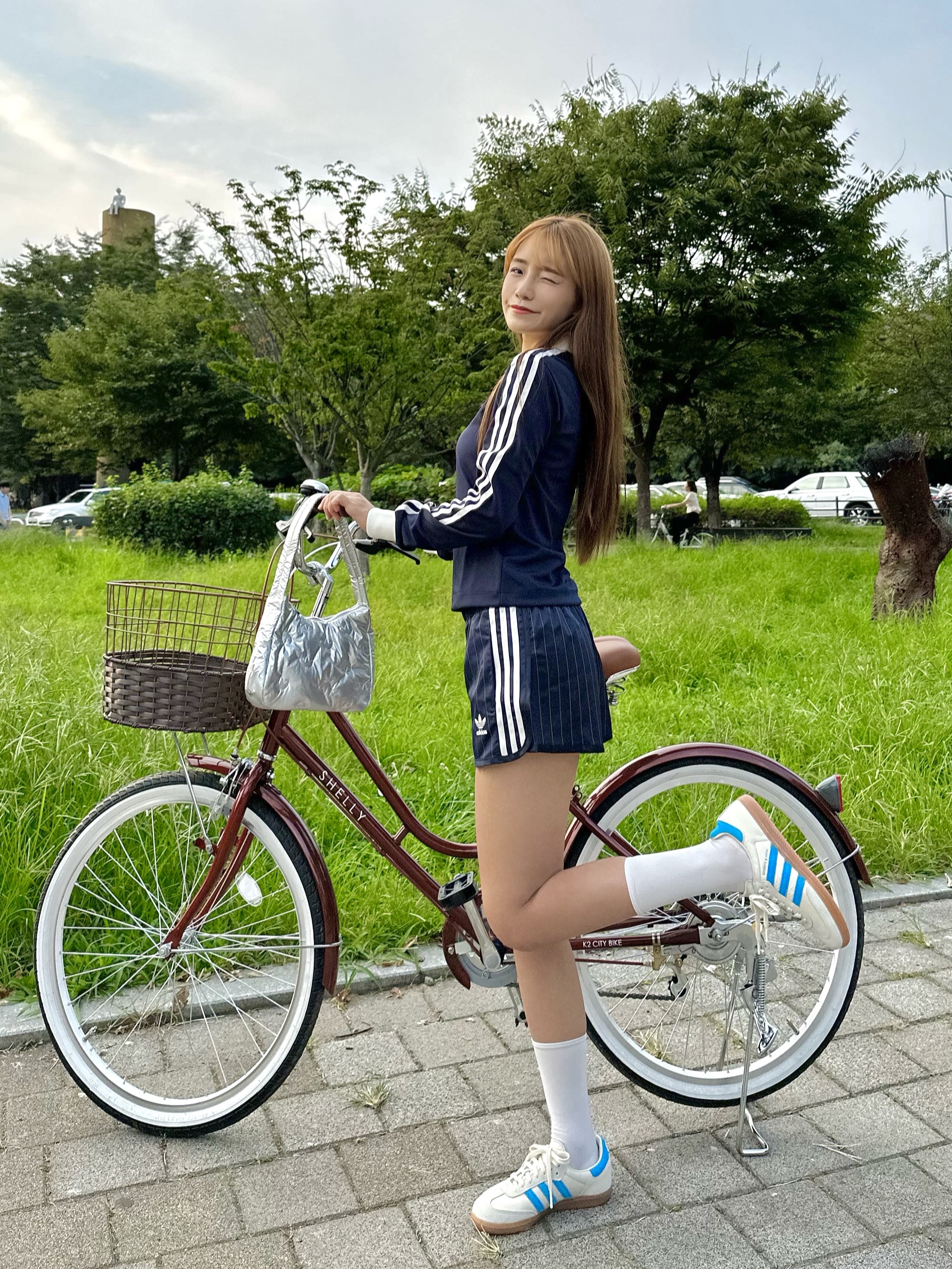 (W) Adidas x Sporty & Rich Long Sleeve Football Jersey Legend Ink - US Sizing, (W) Adidas x Sporty & Rich Long Sleeve Football Jersey Legend Ink - KR Sizing 착용 스타일 - 1