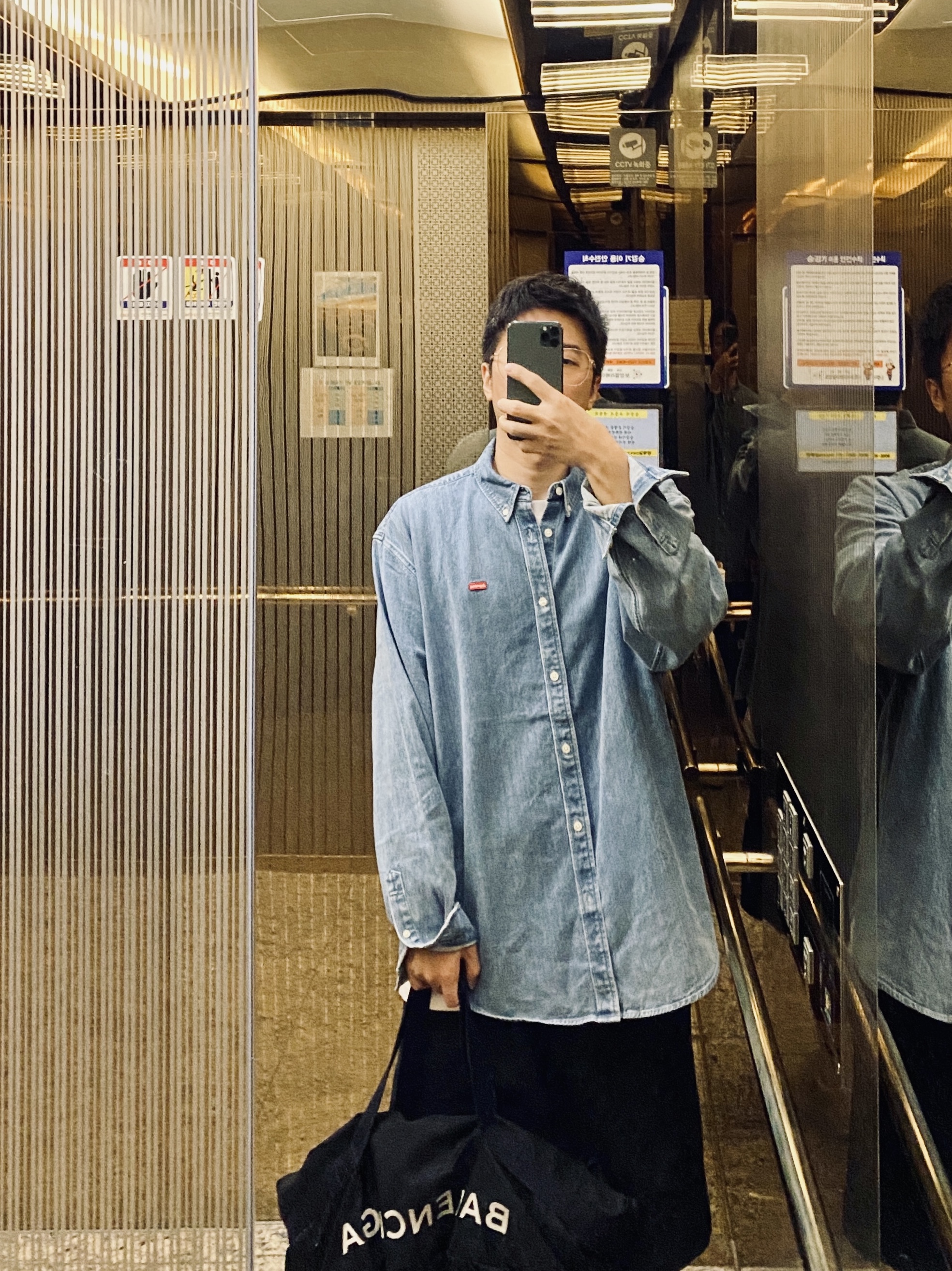 Supreme Small Box Shirt Denim - 23FW 착용 스타일