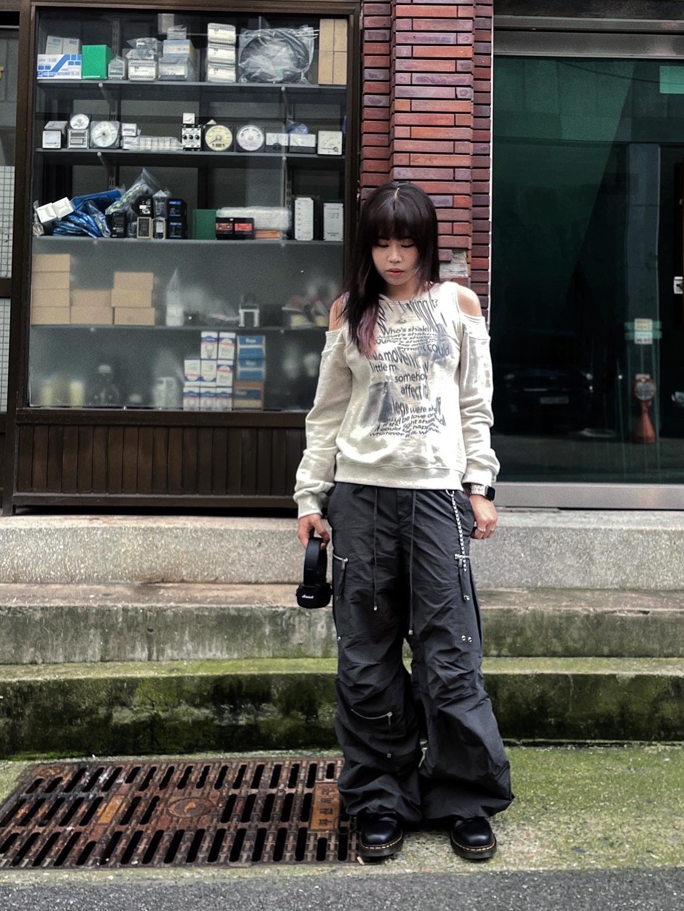 Marshall Major IV Black (Korean Ver.), Dr. Martens 1461 Smooth Black 착용 스타일 - 2