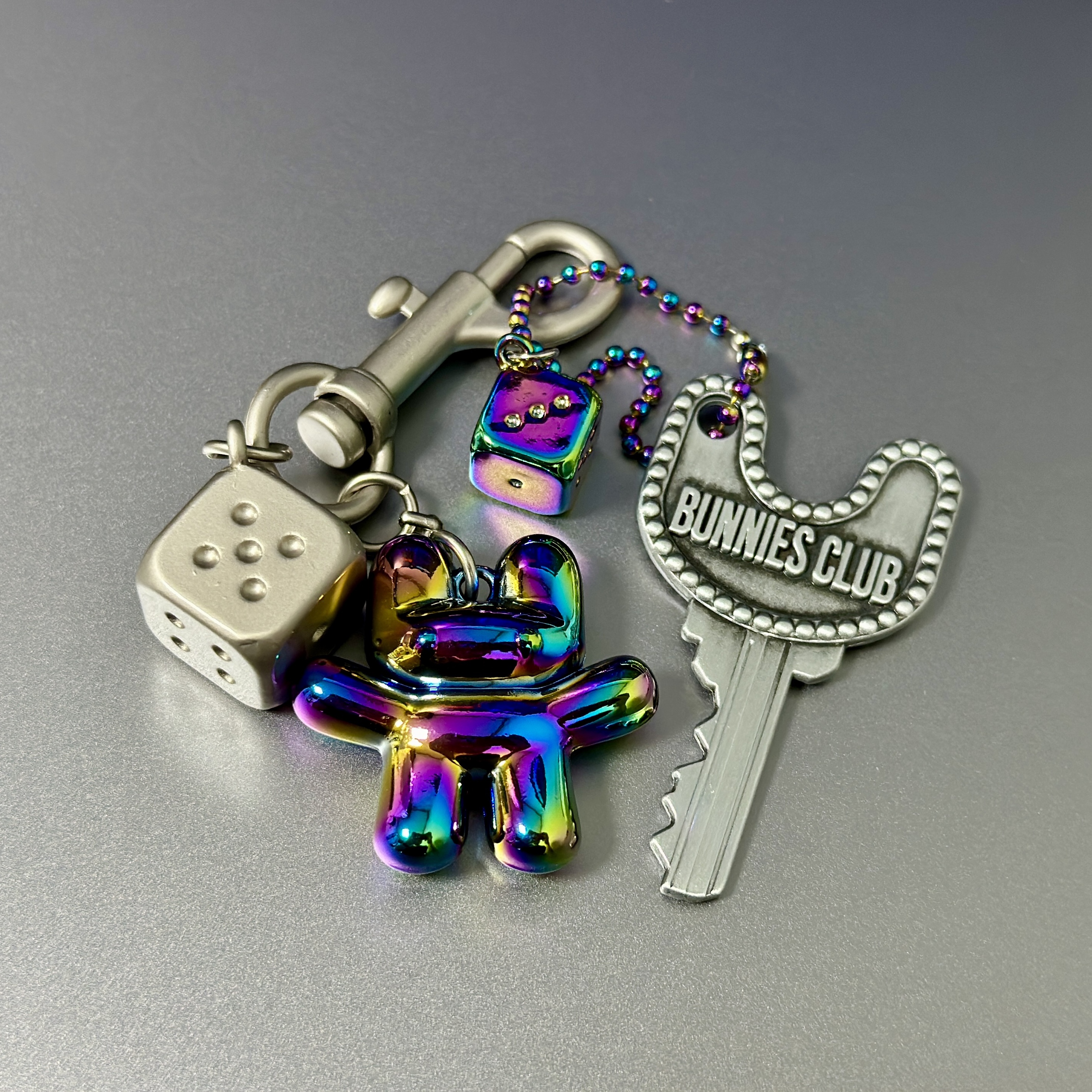 NewJeans Dice Keyring Silver, NewJeans Tokki Key Keyring Silver 착용 스타일