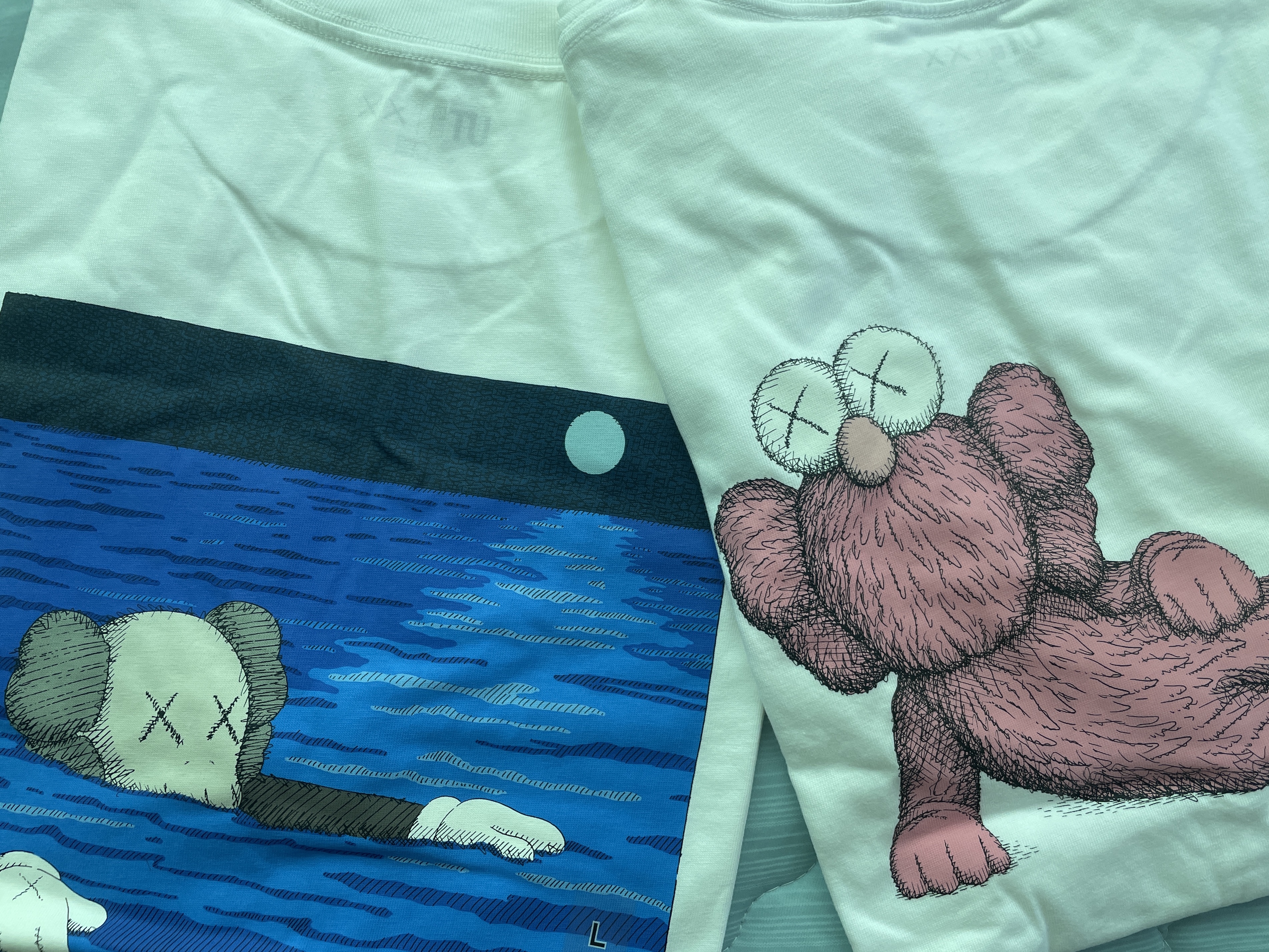Uniqlo UT x Kaws Short Sleeve Graphic T-Shirt White, Uniqlo UT x Kaws Short Sleeve Graphic T-Shirt White 착용 스타일