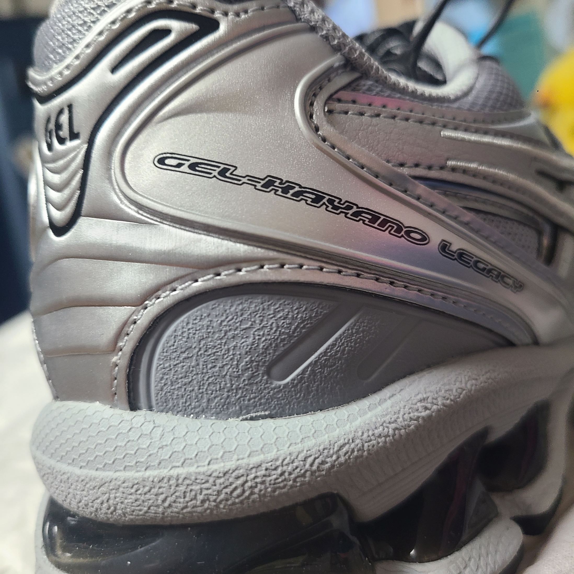 Asics Gel-Kayano Legacy Pure Silver 착용 스타일 - 1