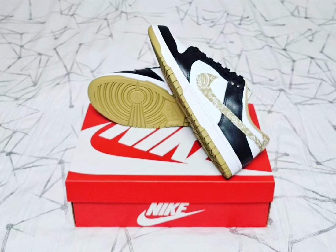 (W) Nike Dunk Low Essential Barley Paisley 착용 스타일 - 4