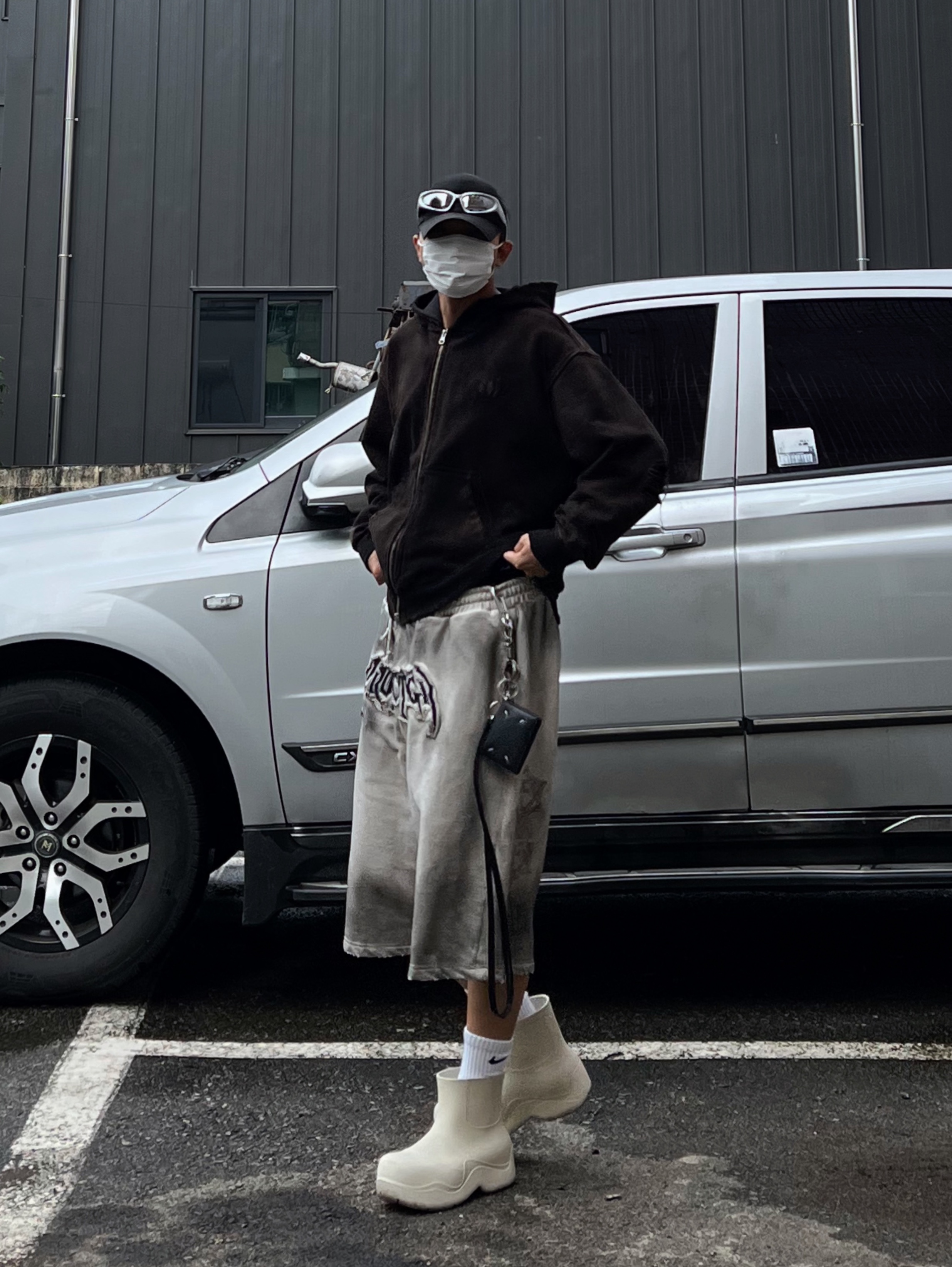 Balenciaga Swift Oval Sunglasses Silver, Project G/R Furious Logo Applique Shorts Grey - 10 Corso Como Exclusive 착용 스타일