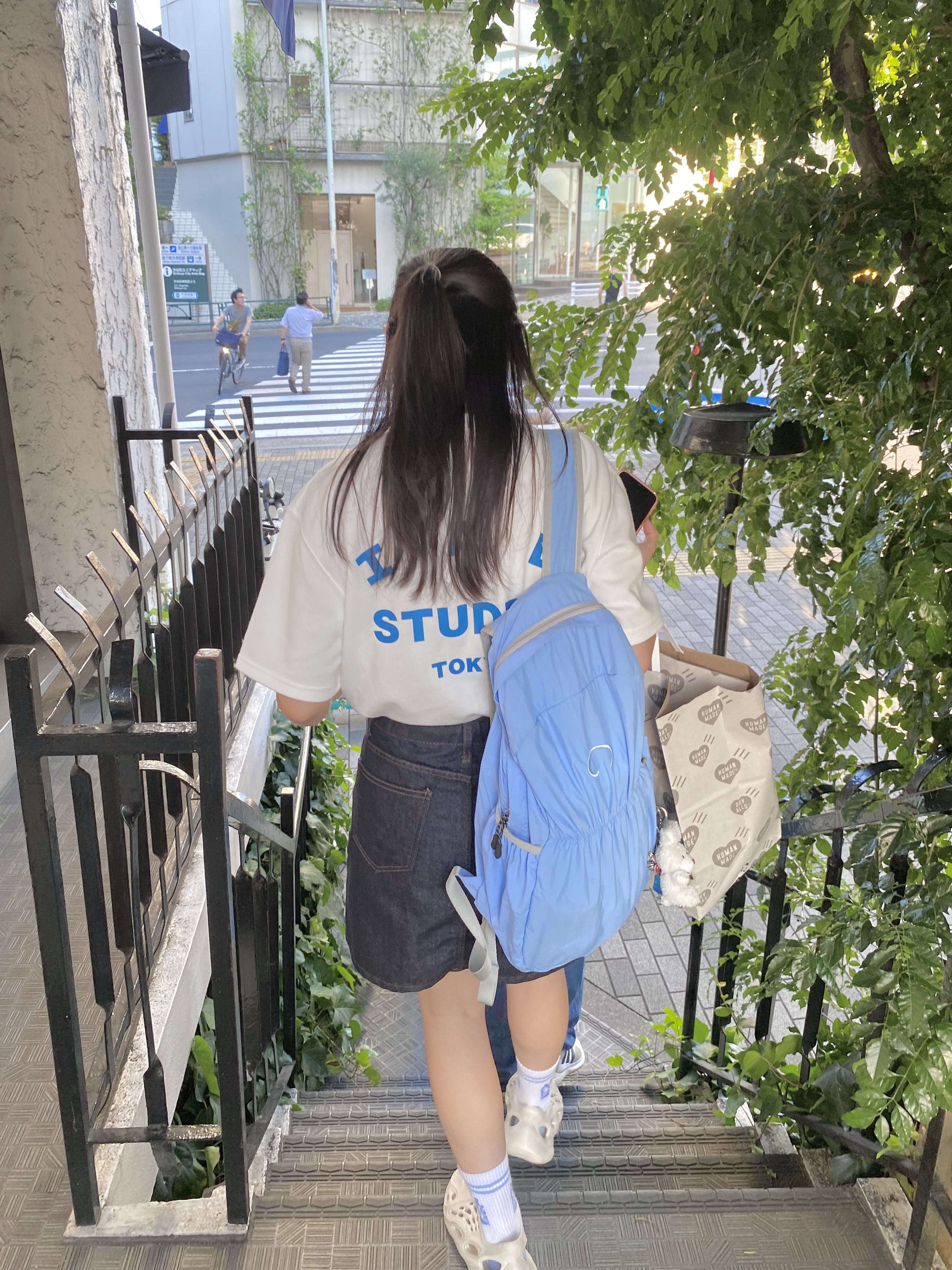 IAB Studio Tokyo T-Shirt White, Adidas Yeezy Foam RNNR Sand 착용 스타일