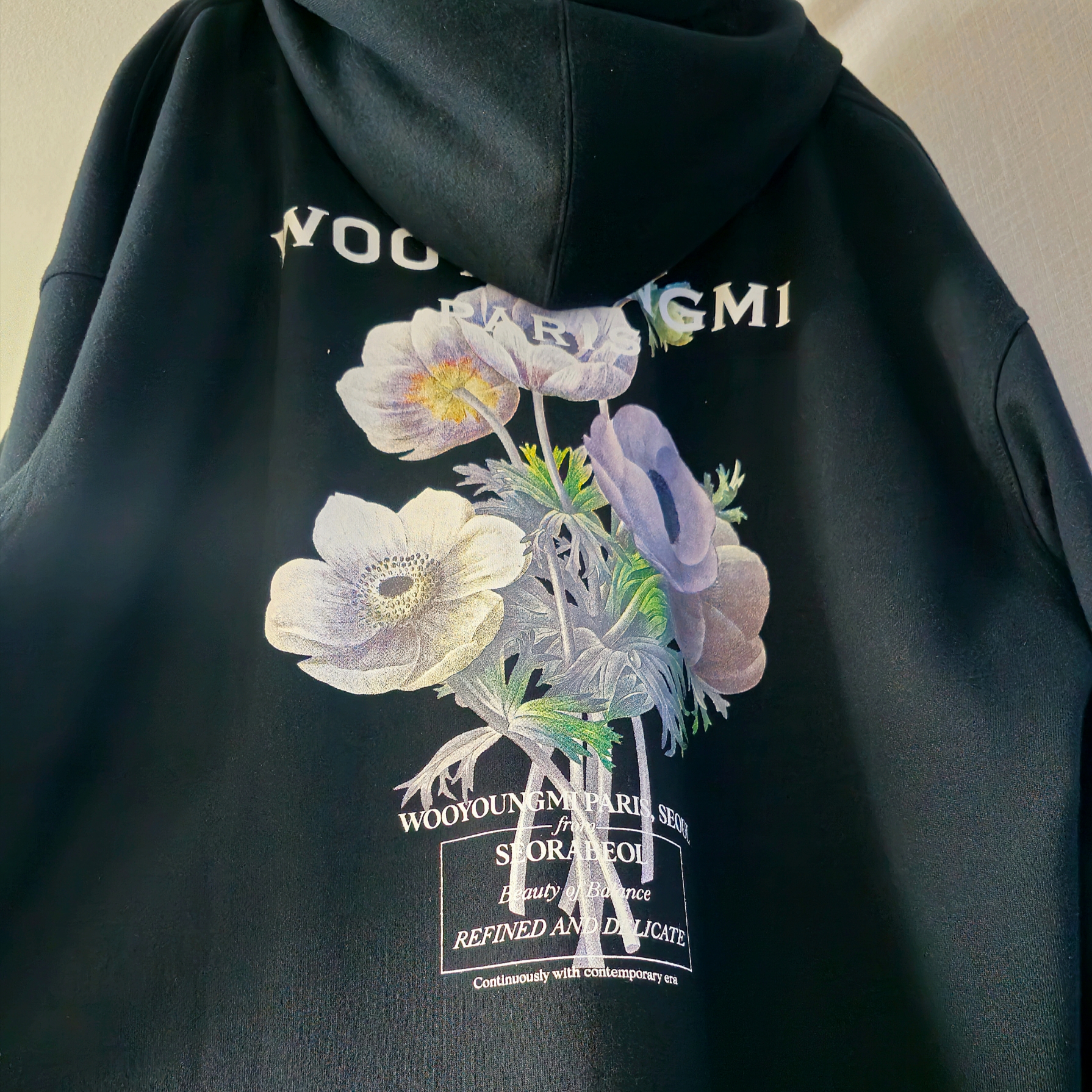 Wooyoungmi Flower Back Logo Hoodie Black - 23FW 착용 스타일