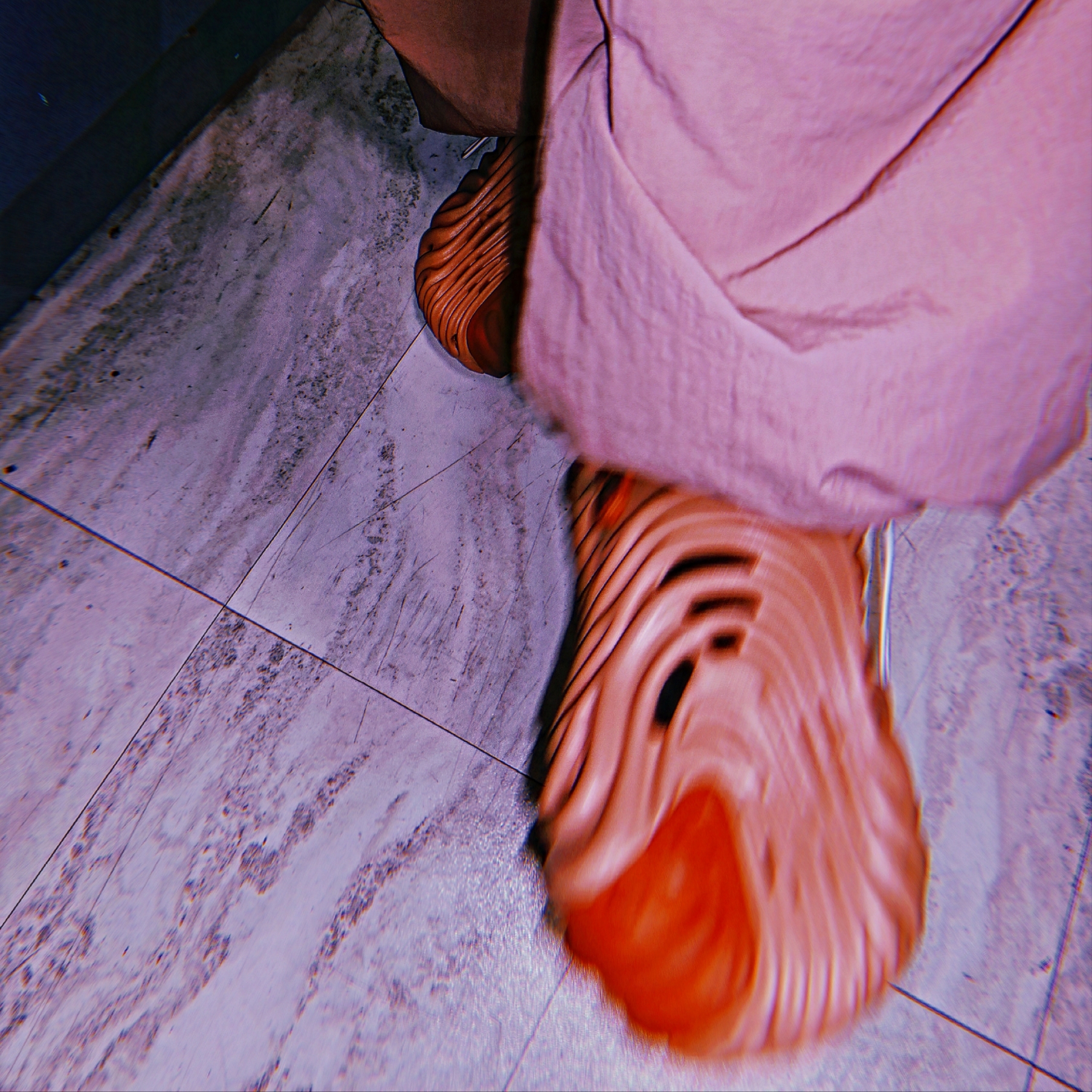Crocs x Salehe Bembury Pollex Clog Kuwata 착용 스타일 - 2