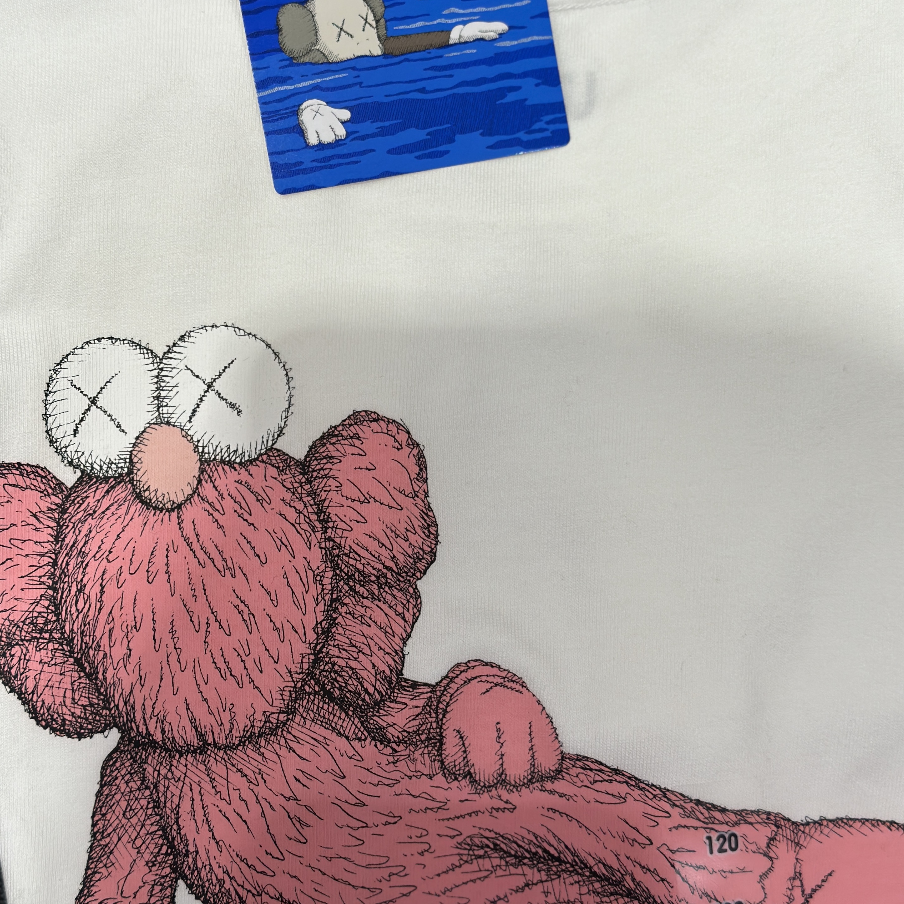 (Kids) Uniqlo UT x Kaws Short Sleeve Graphic T-Shirt White 착용 스타일