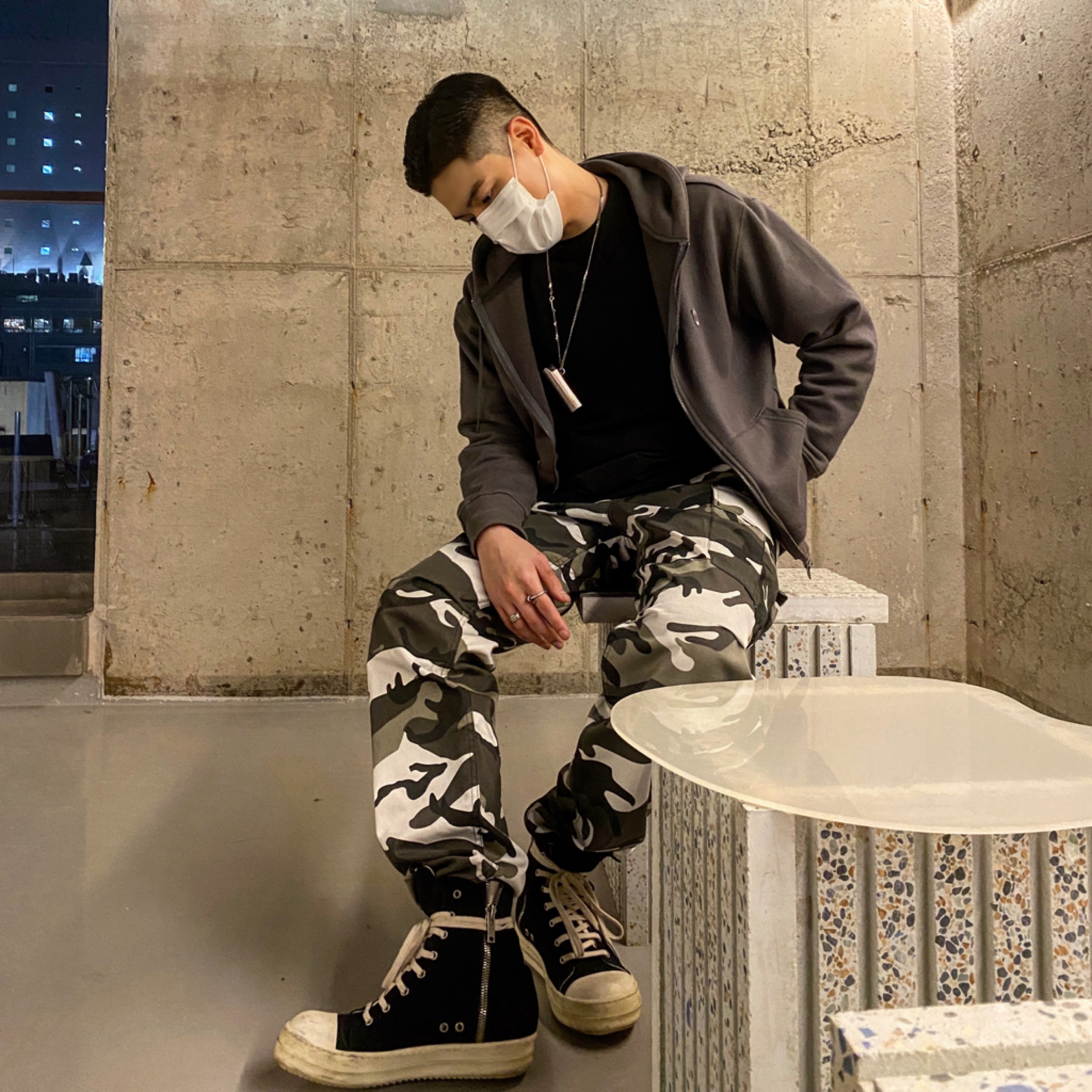 Rick Owens Luxor Sneakers Black Milk 착용 스타일