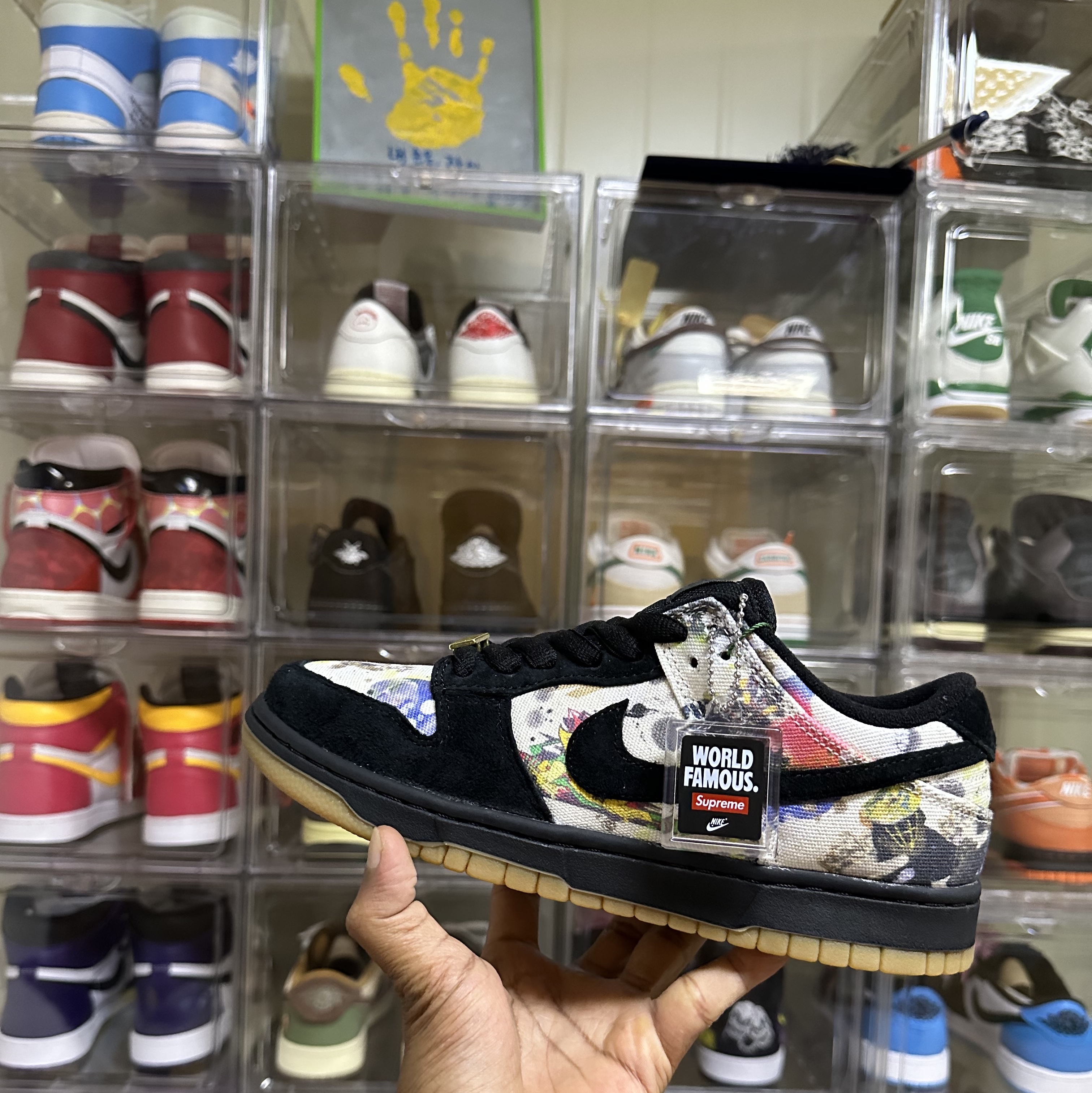 Nike x Supreme SB Dunk Low QS Rammellzee Black, Jordan 4 Retro Red Cement 착용 스타일 - 1