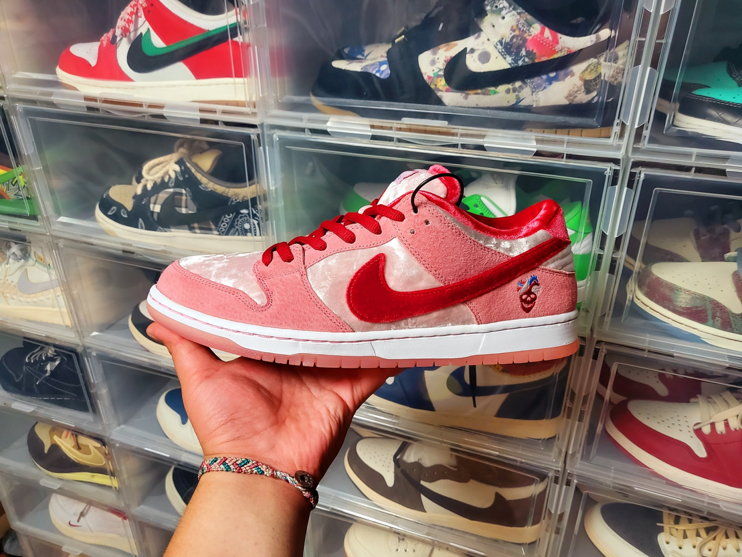 Nike x StrangeLove SB Dunk Low Pink (Regular Box) 착용 스타일 - 2
