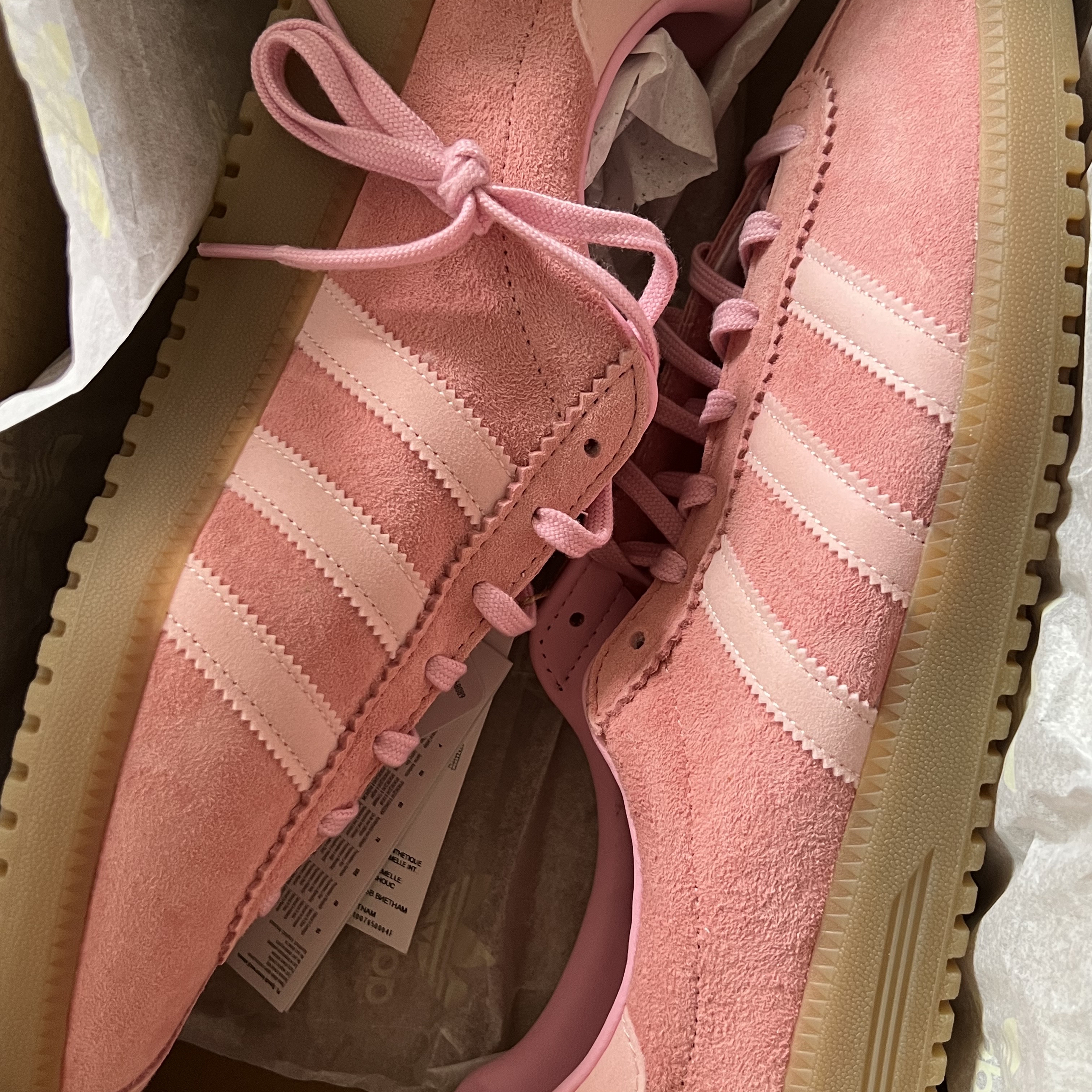Adidas Bermuda Glow Pink, Adidas Tobacco Gruen Mesa Brown Desert 착용 스타일 - 1