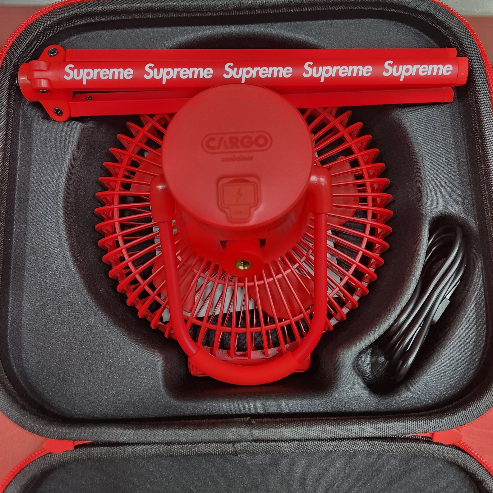 Supreme x Cargo Container Electric Fan Red - 23FW 착용 스타일 - 1