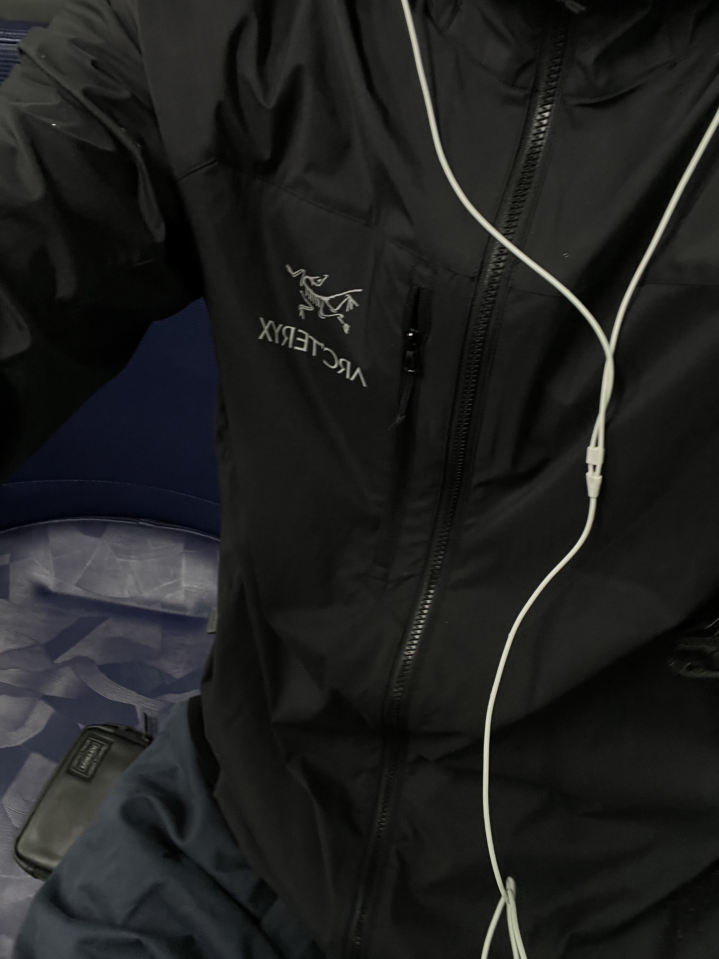 Arc'teryx Squamish Hoody Black, Nike Air Force 1 '07 Fresh Black 착용 스타일 - 3