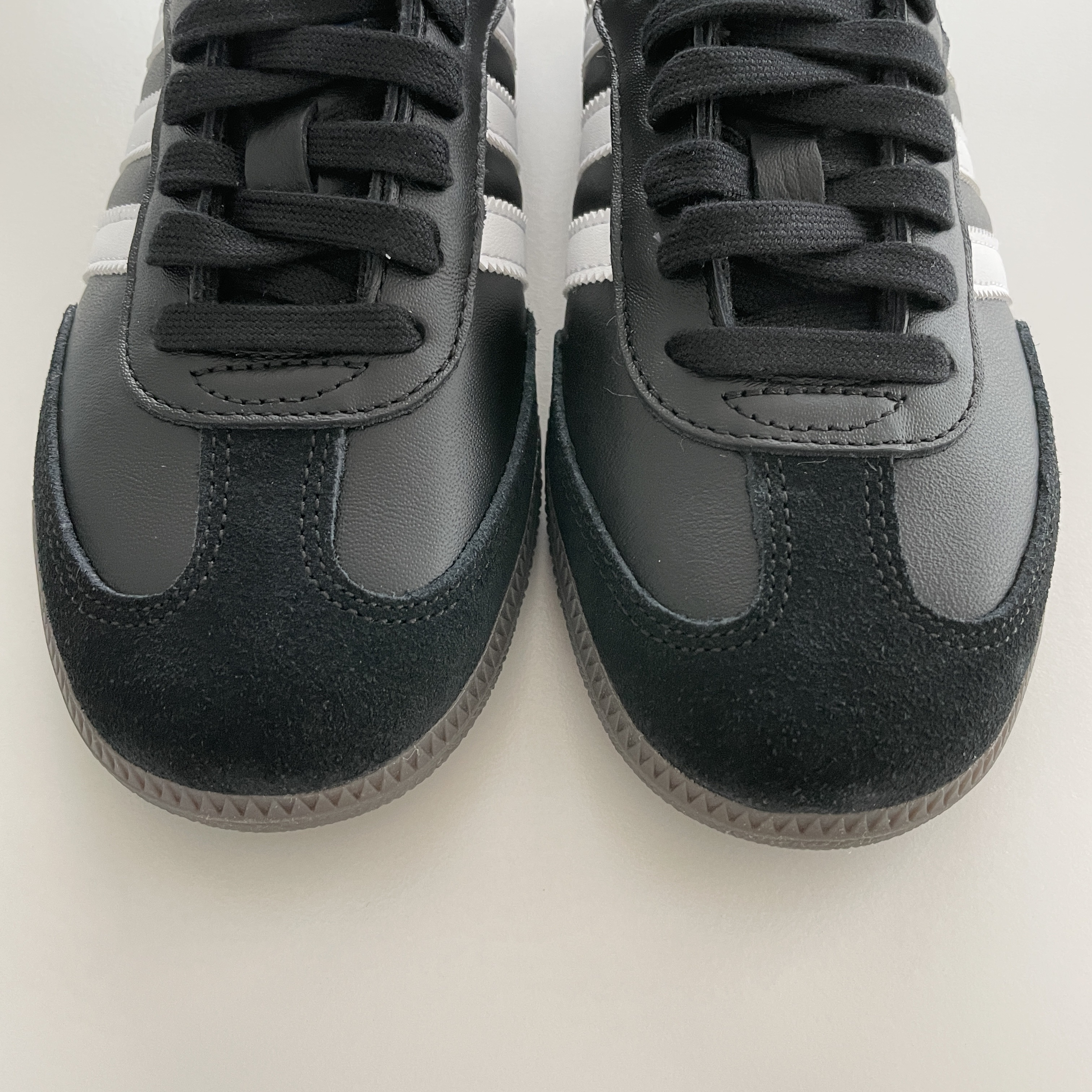 Adidas Samba OG Black White Gum 착용 스타일 - 3