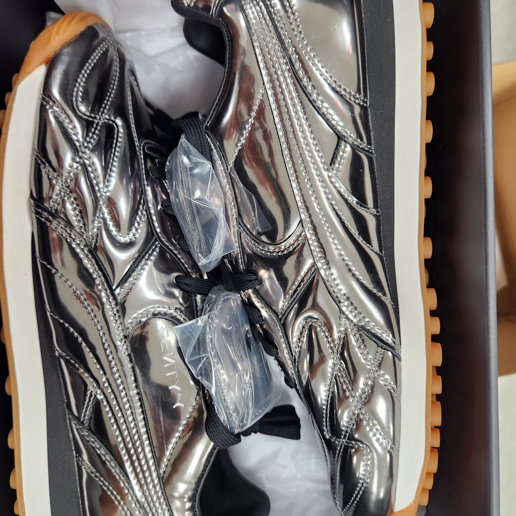 Puma x Fenty Avanti C Aged Silver 착용 스타일 - 1