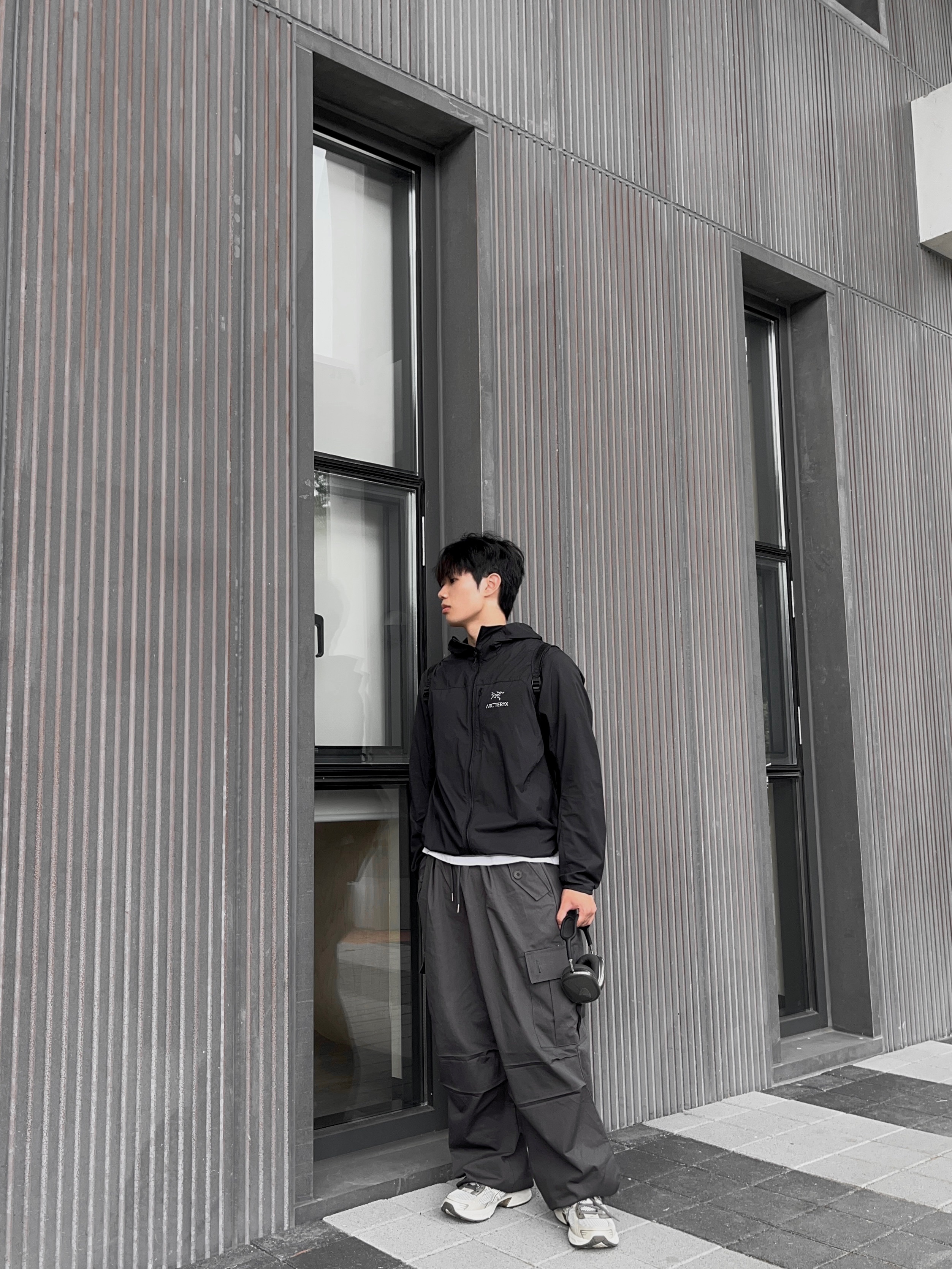 Arc'teryx Squamish Hoody Black, Asics Gel-1130 Birch Dark Taupe - Korea Exclusive 착용 스타일