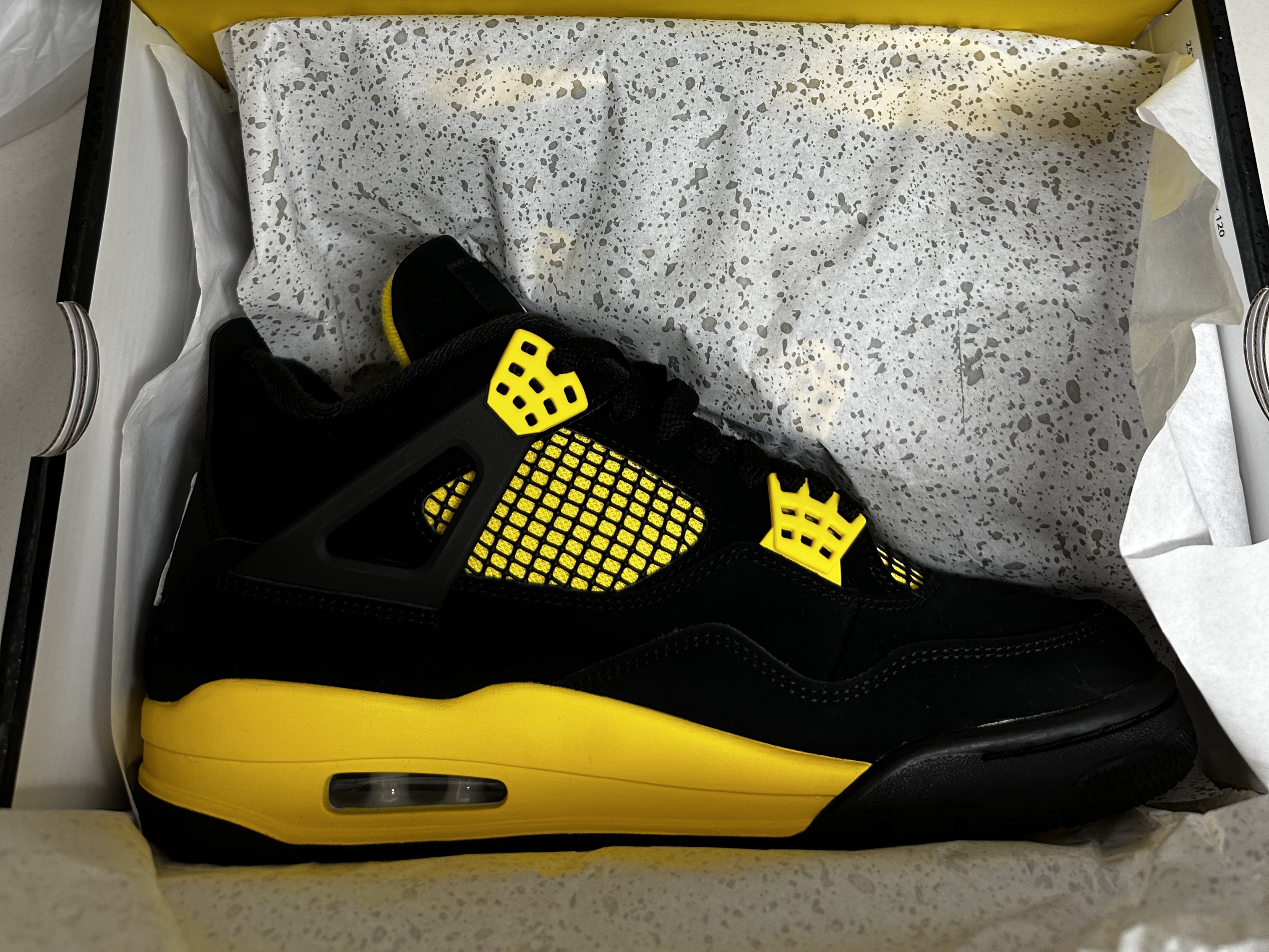 Jordan 4 Retro Thunder 2023 착용 스타일 - 2