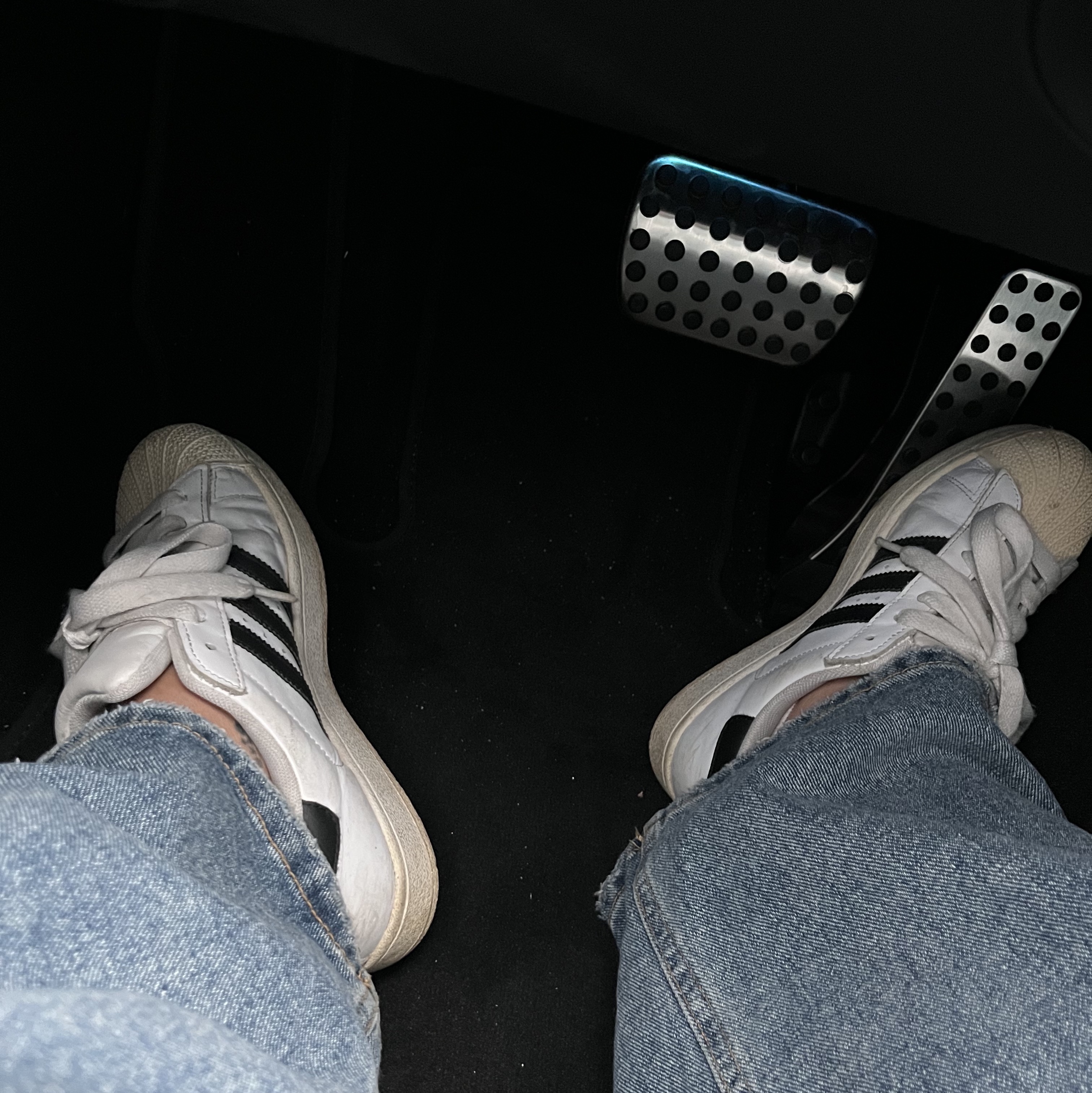 Adidas Superstar White Black 착용 스타일