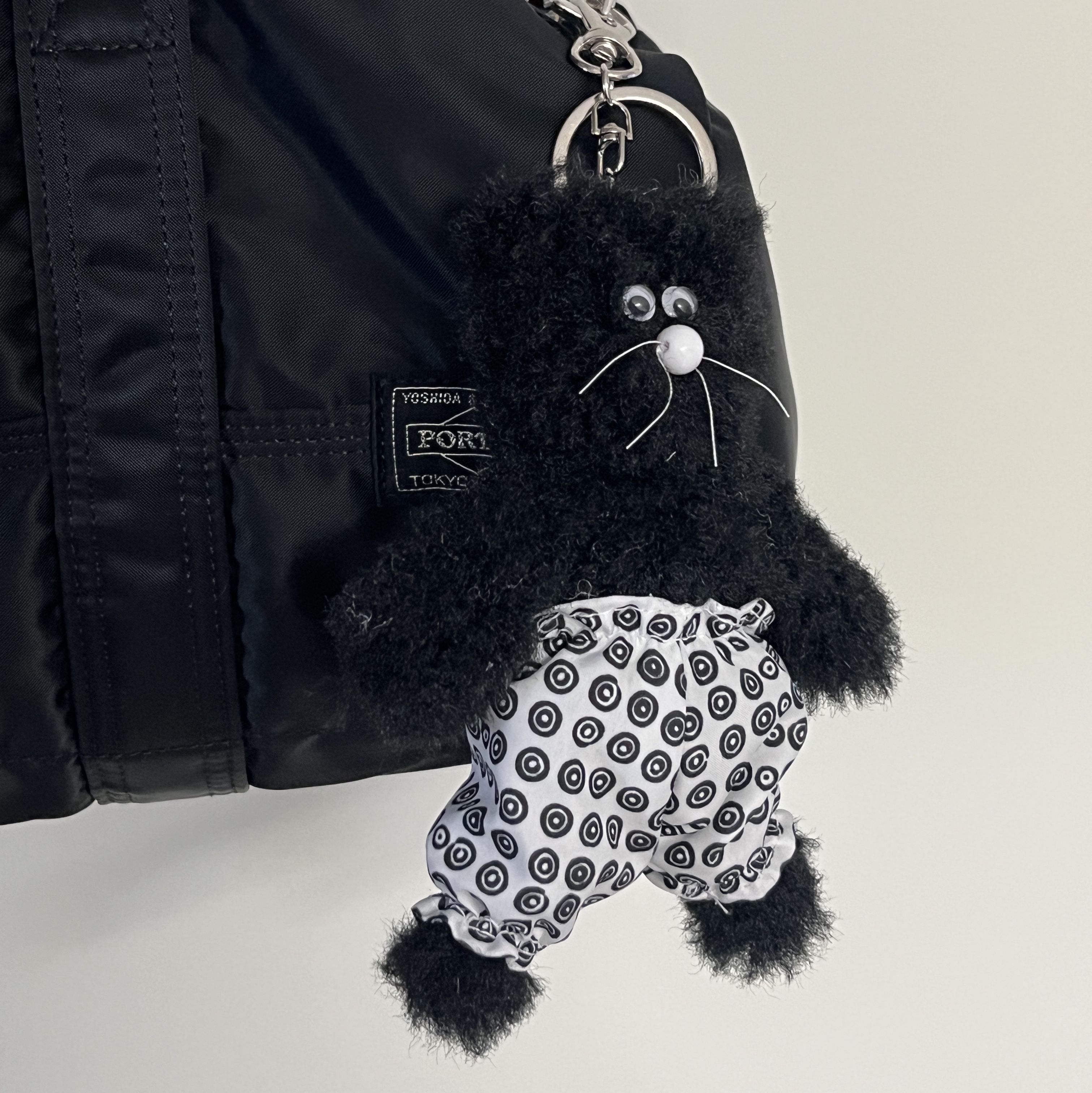Monamhee x 10 Corso Como Bianco Keyring Black, Porter Tanker Duffle Bag L Black 착용 스타일